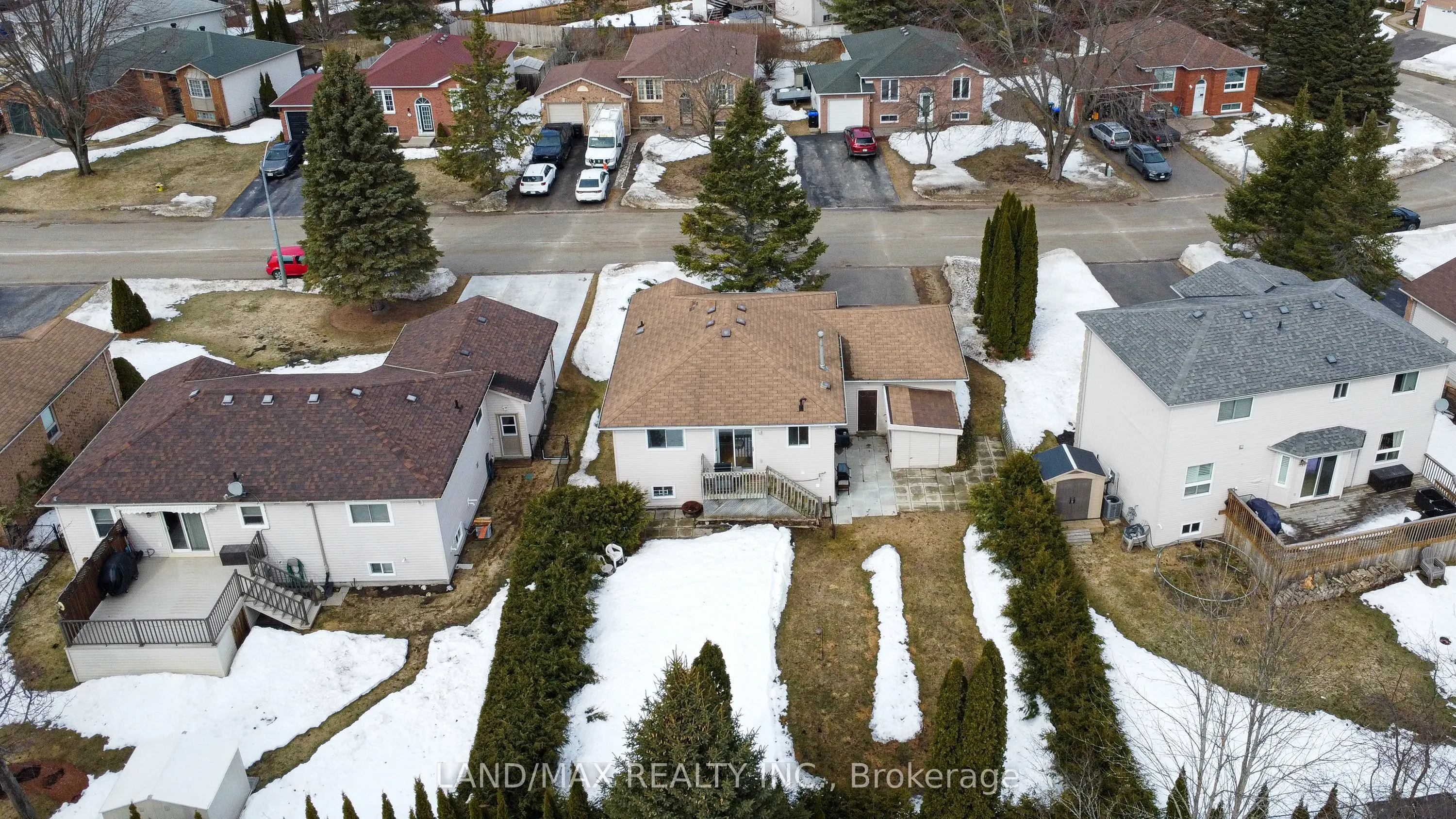33 Evergreen Crescent