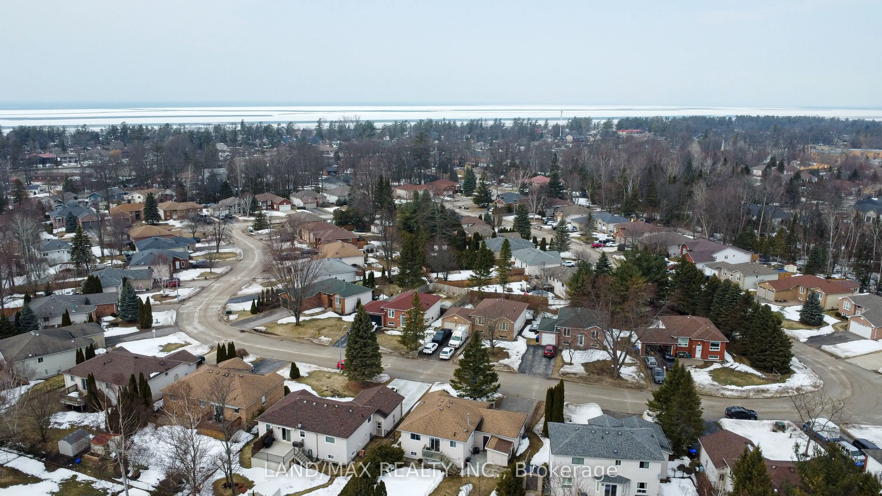 33 Evergreen Crescent
