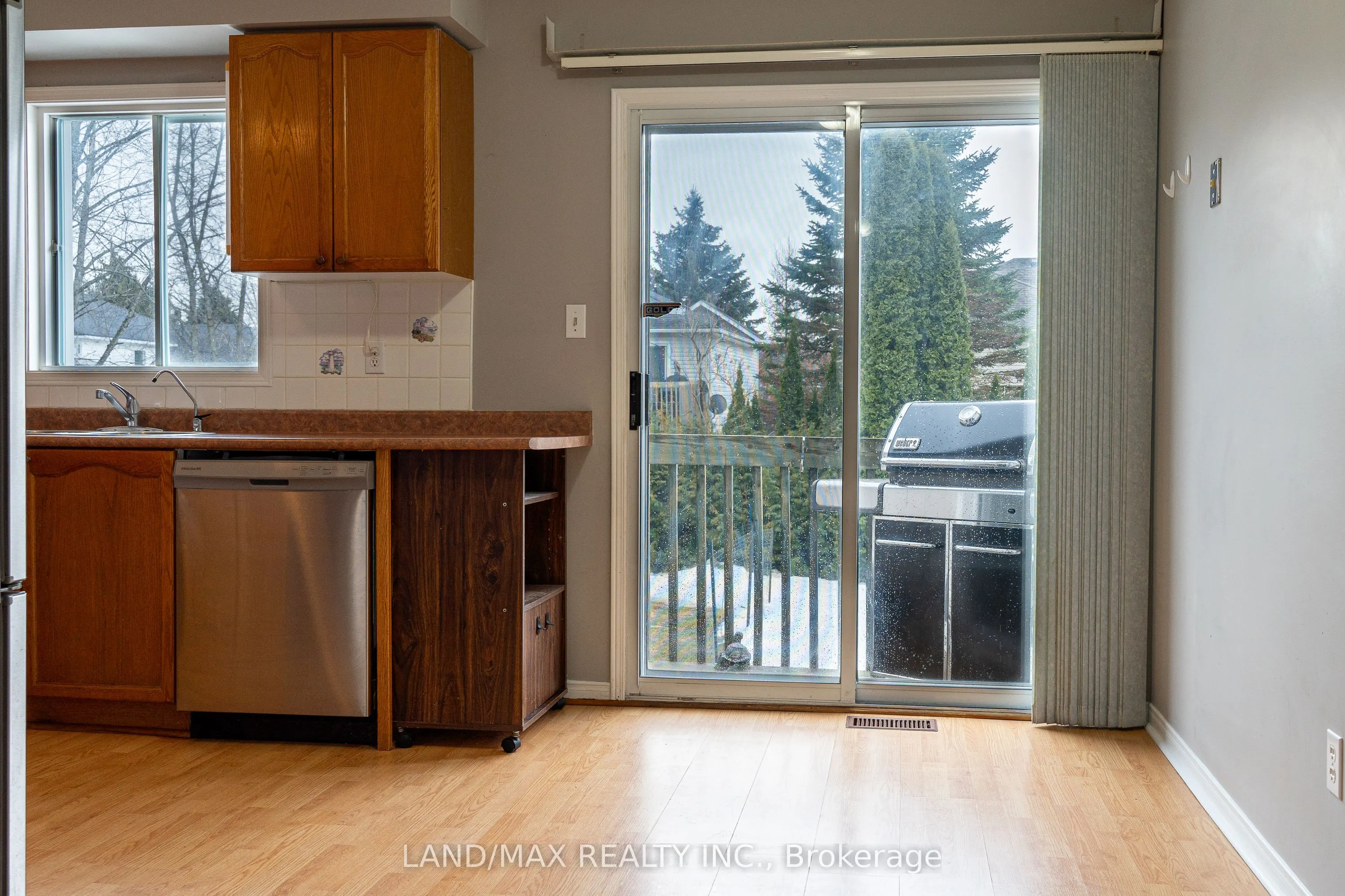 33 Evergreen Crescent