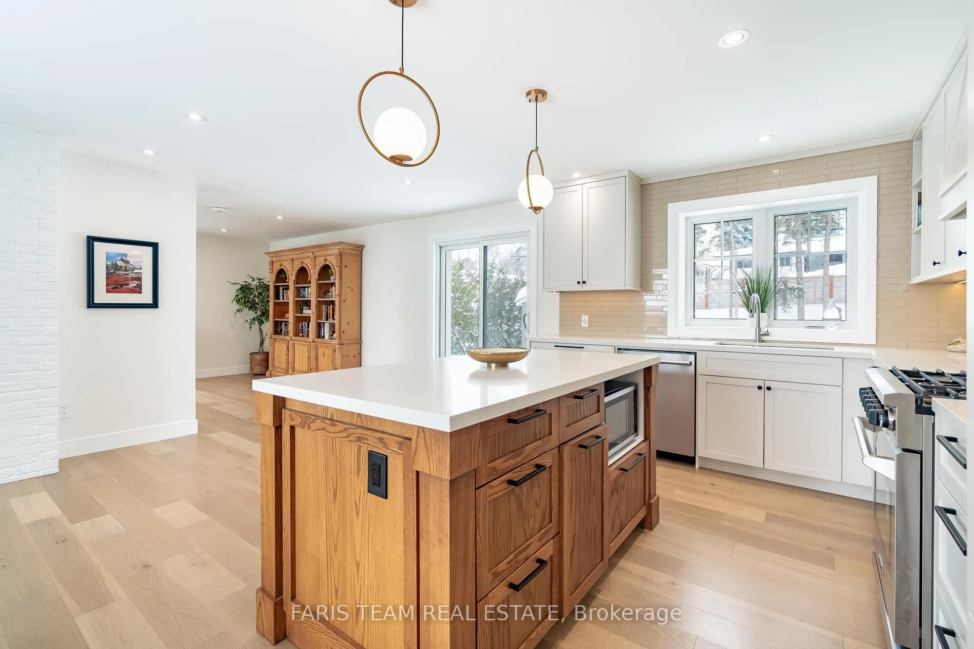 98 Shanty Bay Road