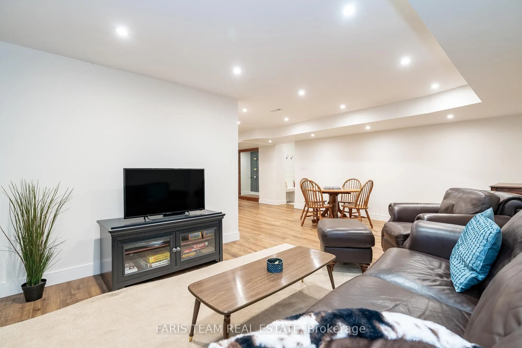 98 Shanty Bay Road