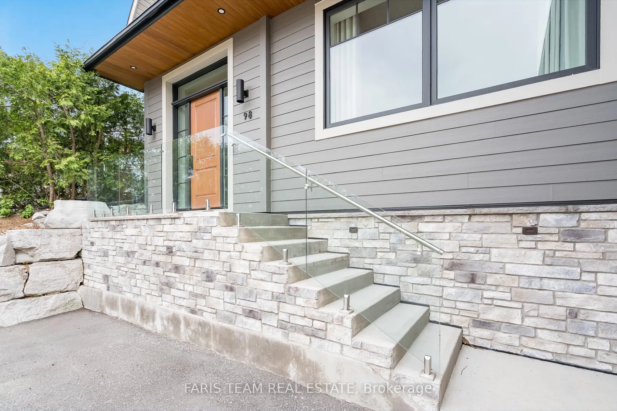 98 Shanty Bay Road