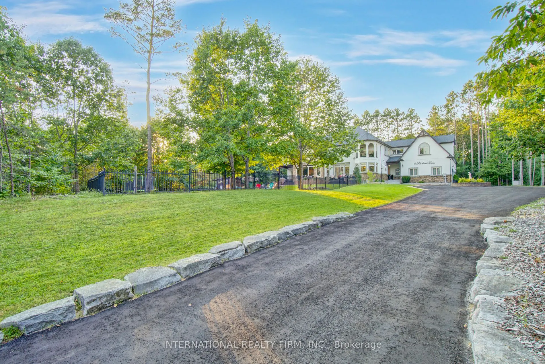 6 Pinehurst Lane