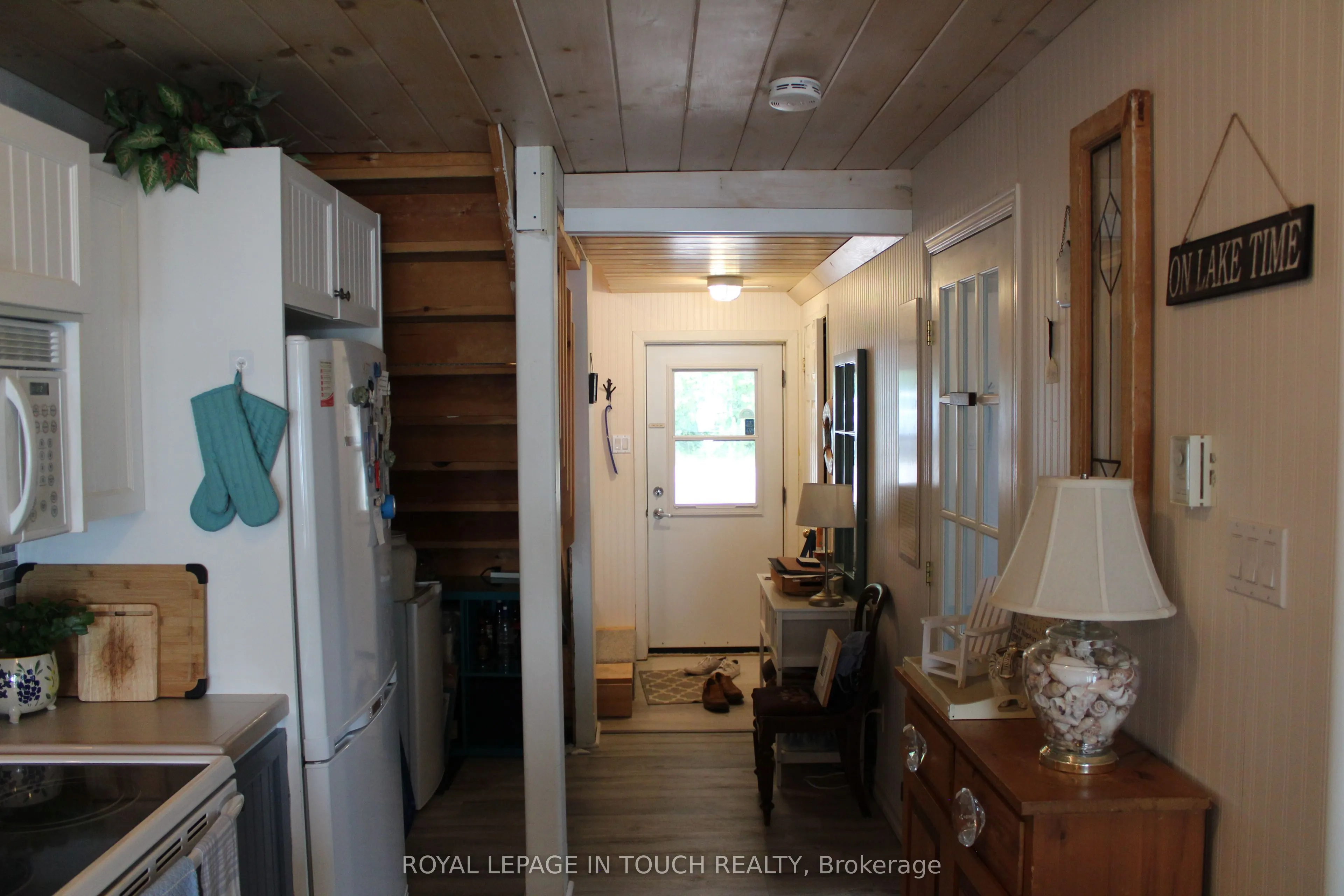 7698 Oak Point Road