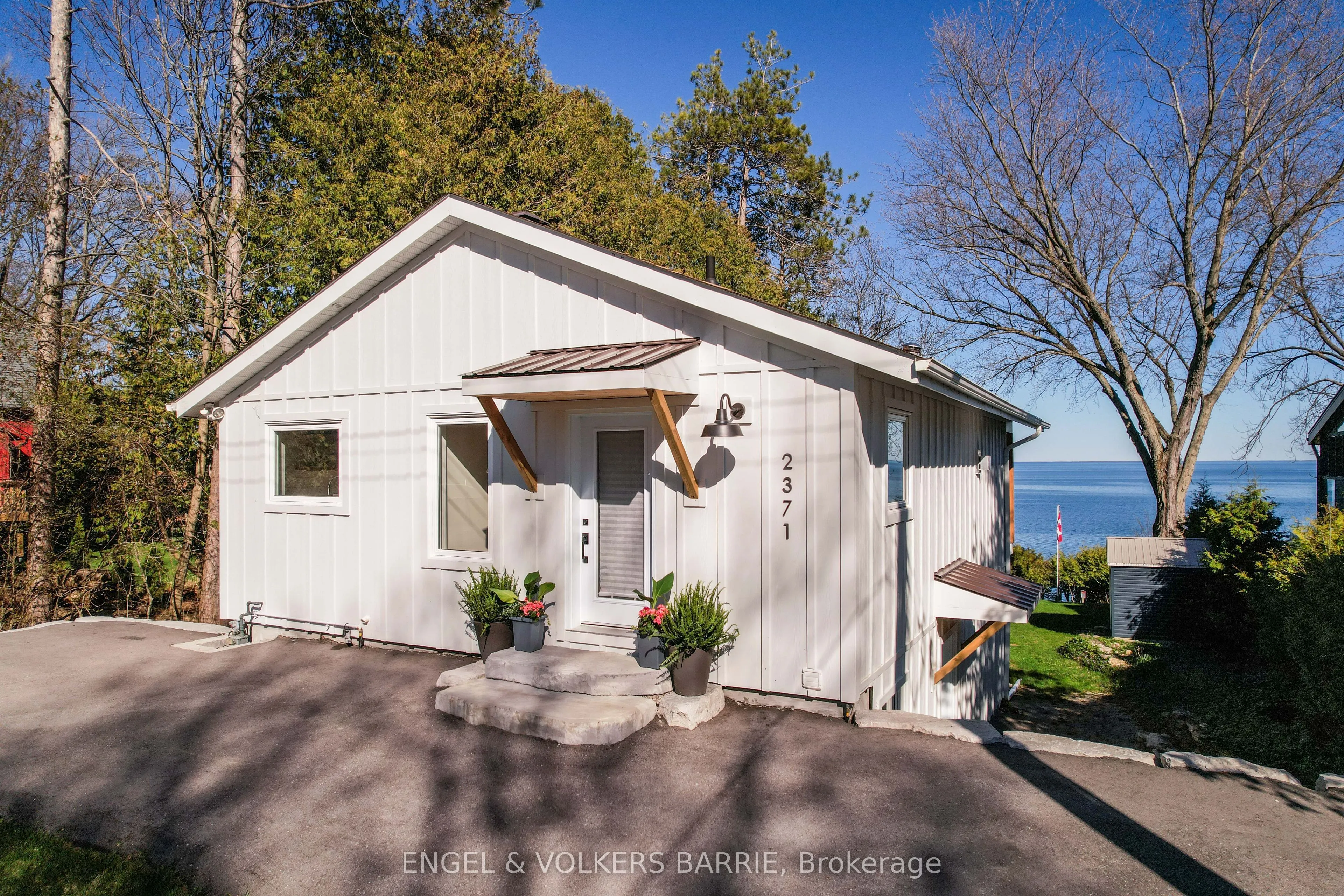 2371 Lakeshore Road E