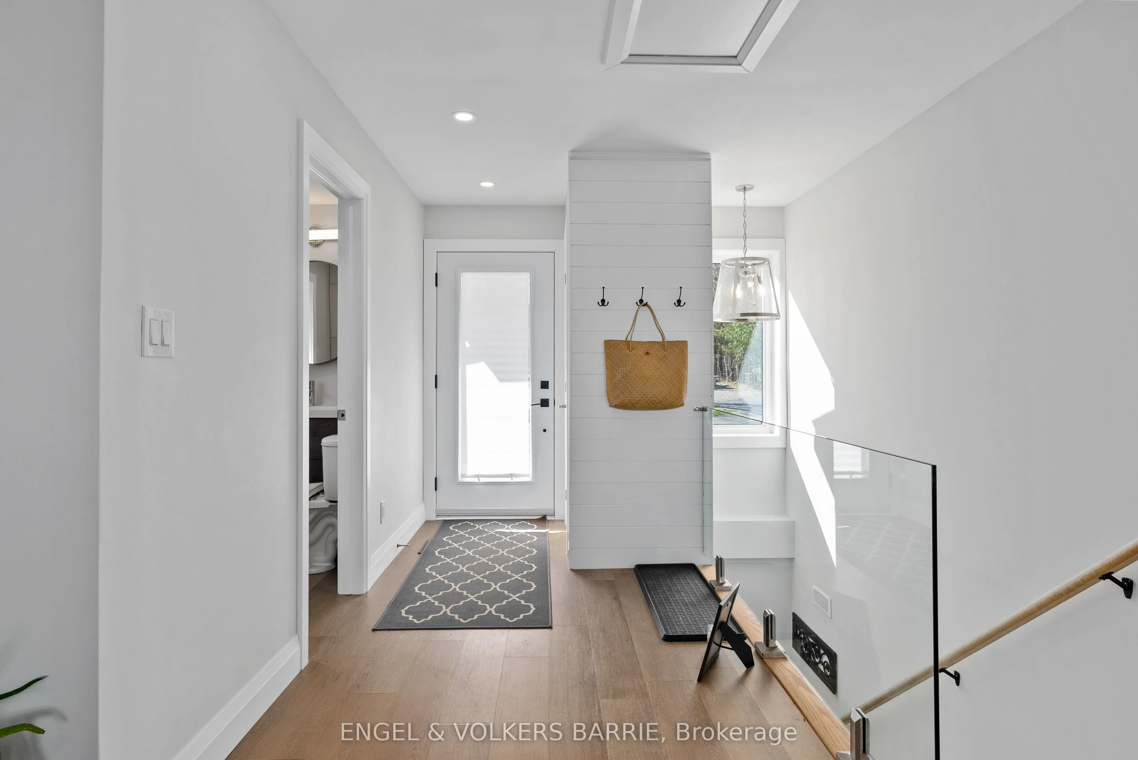 2371 Lakeshore Road E