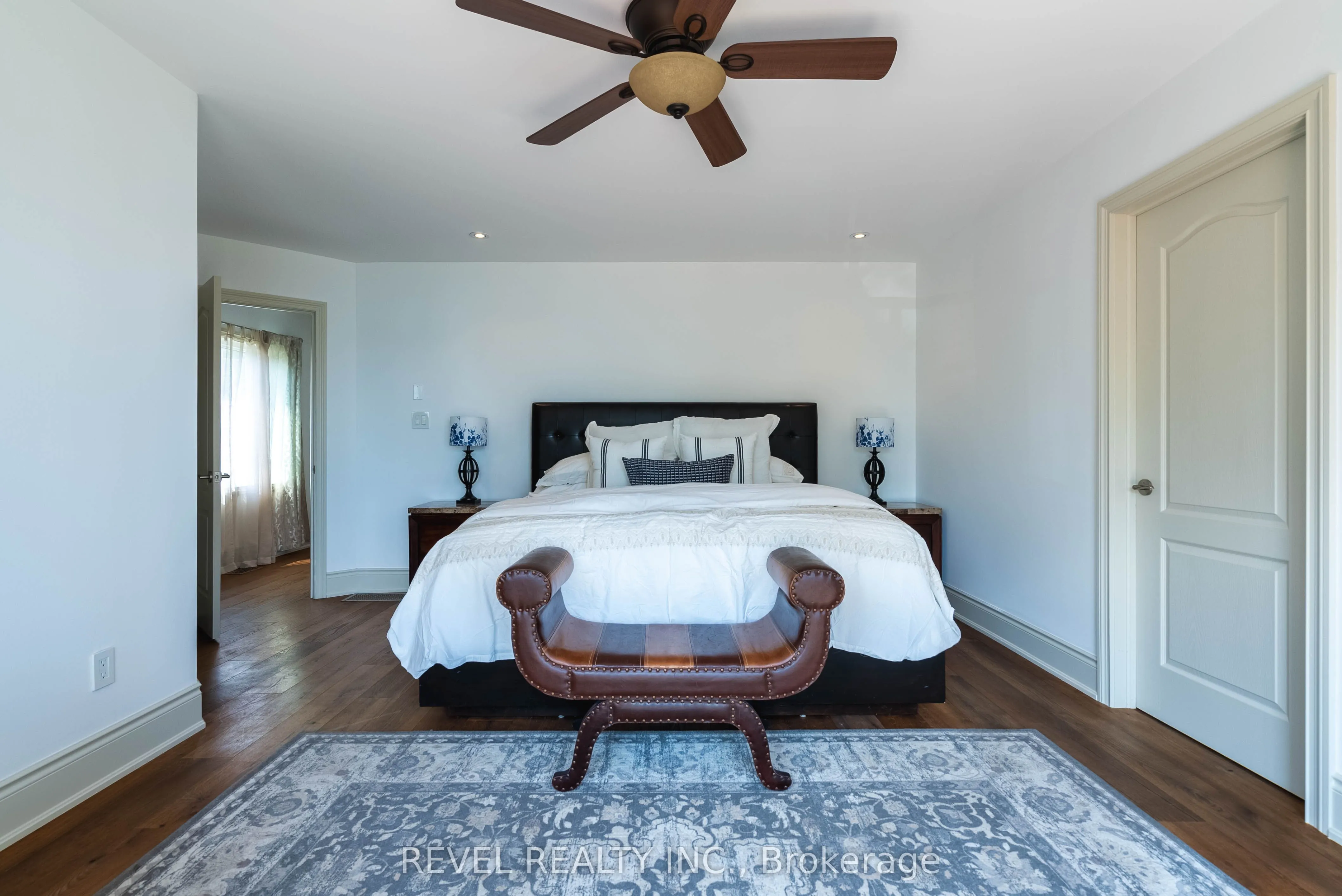183 Lakeshore Road W