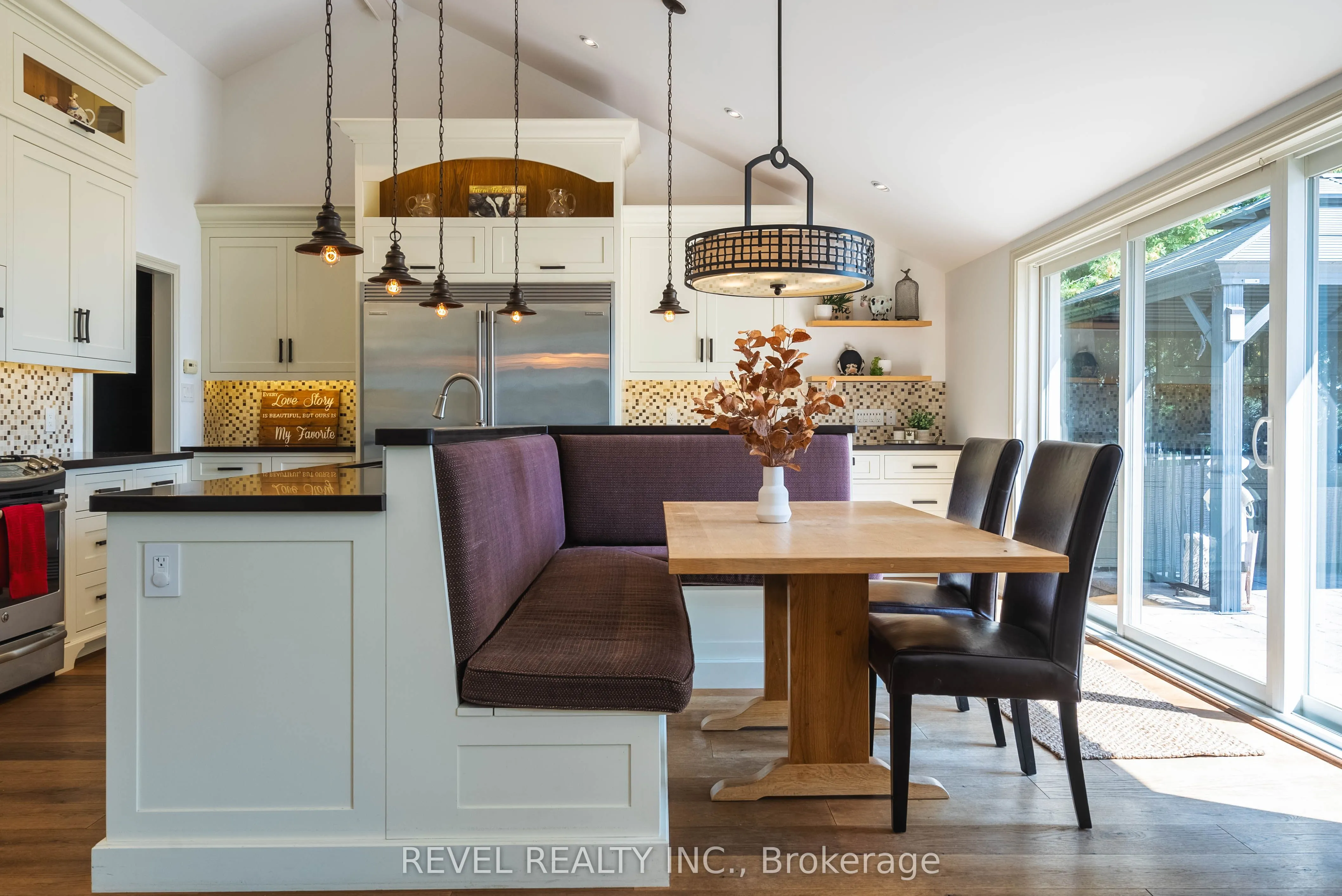 183 Lakeshore Road W
