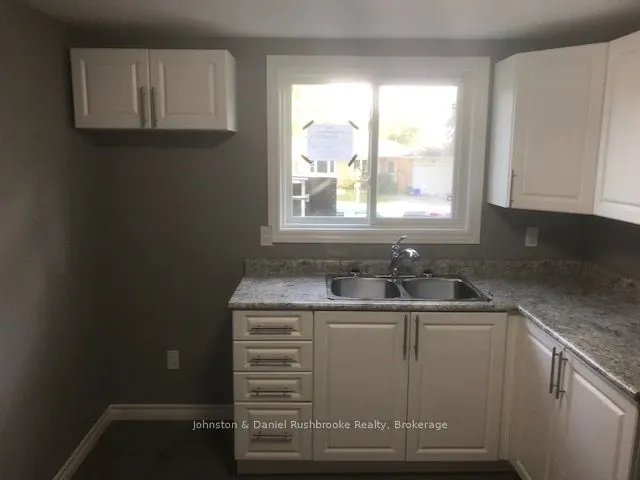 28 Grove Street E