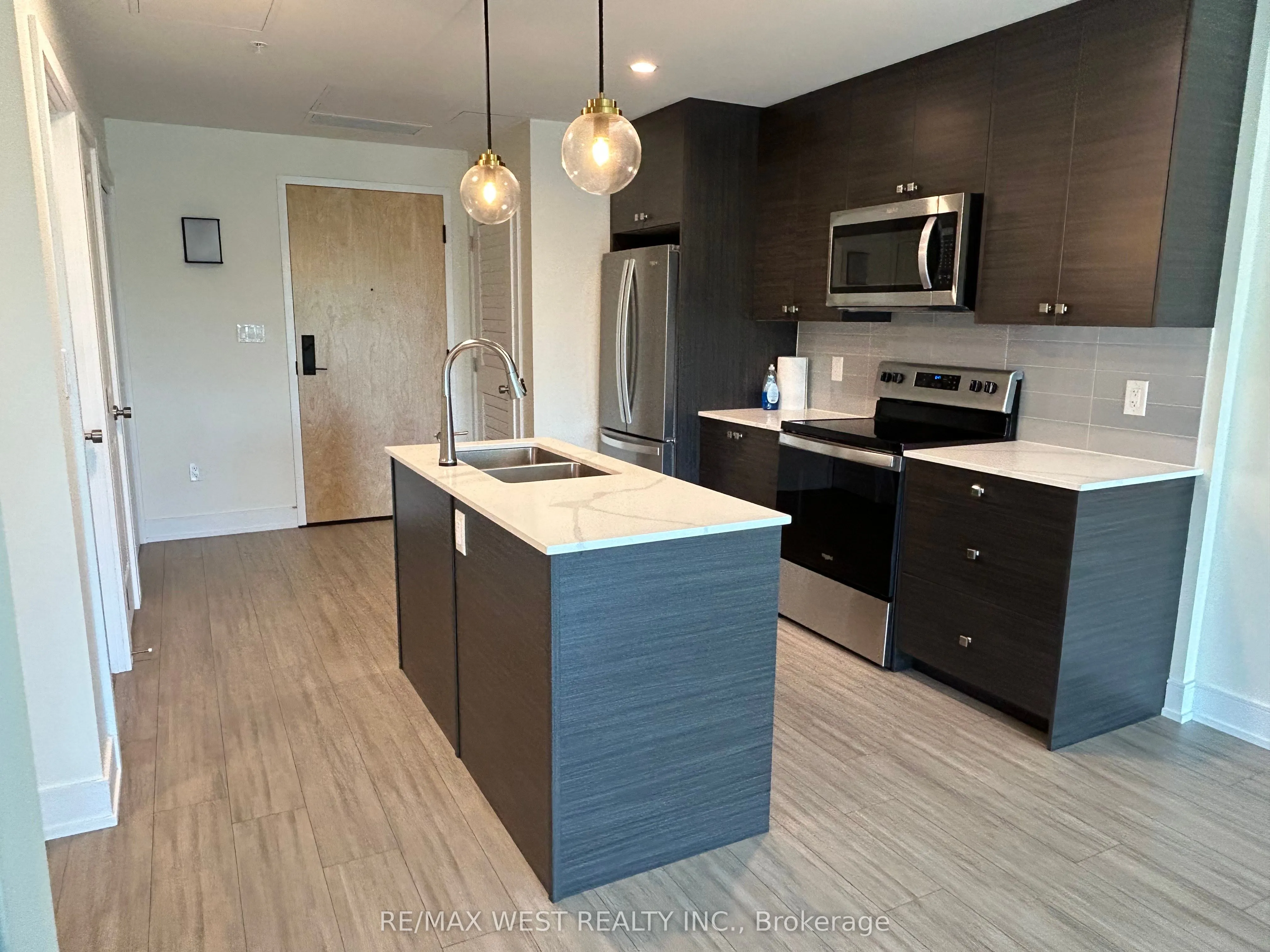 121 Mary Street, #313