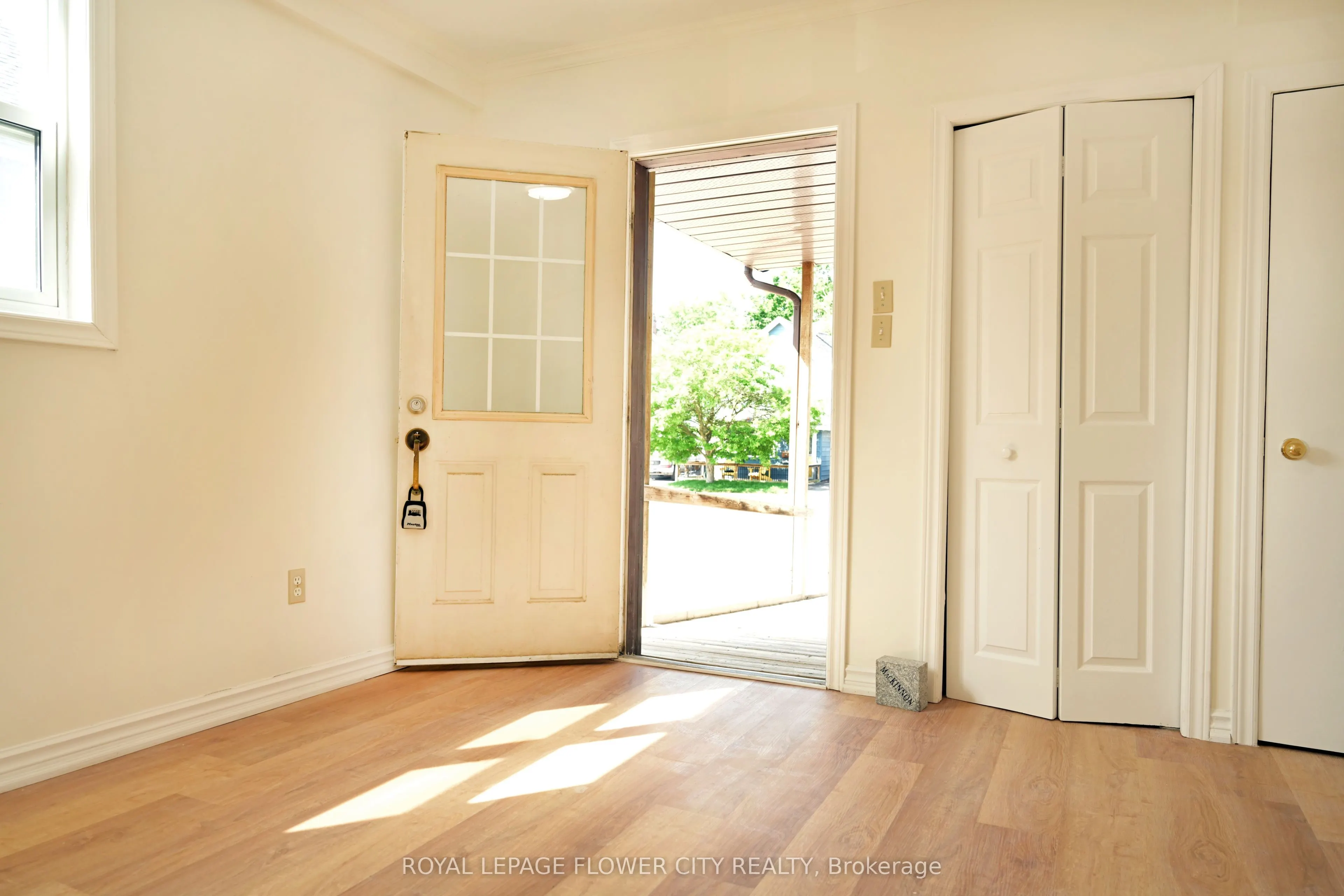 112 Laclie Street