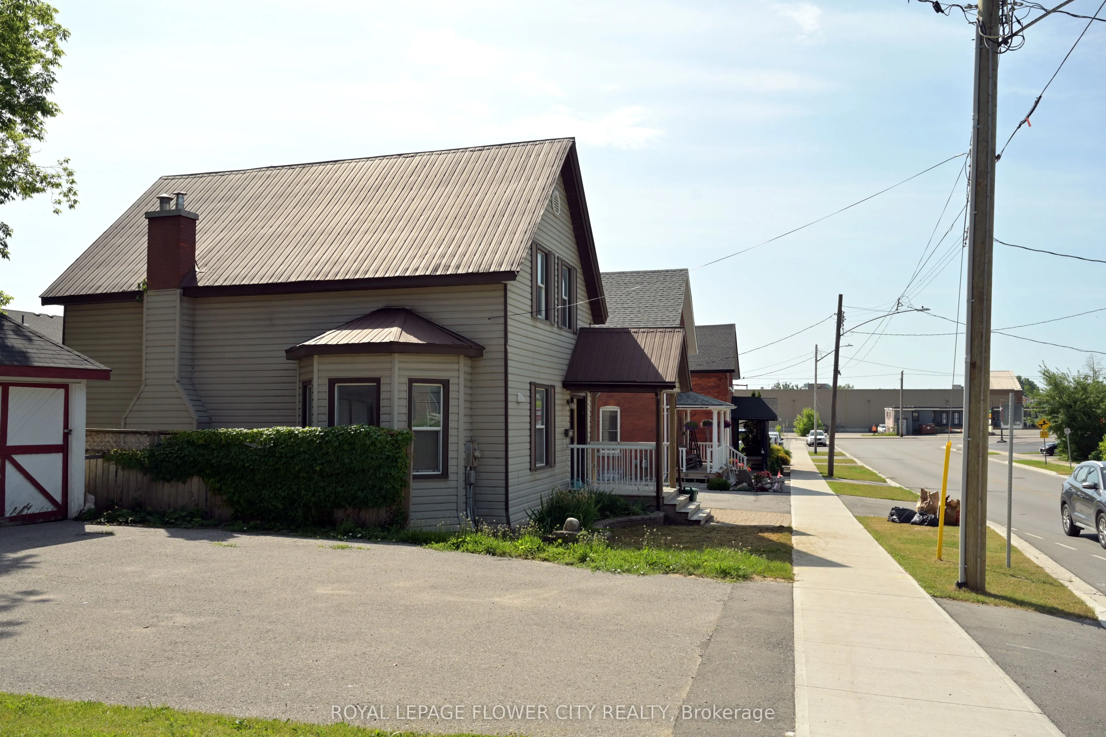 112 Laclie Street