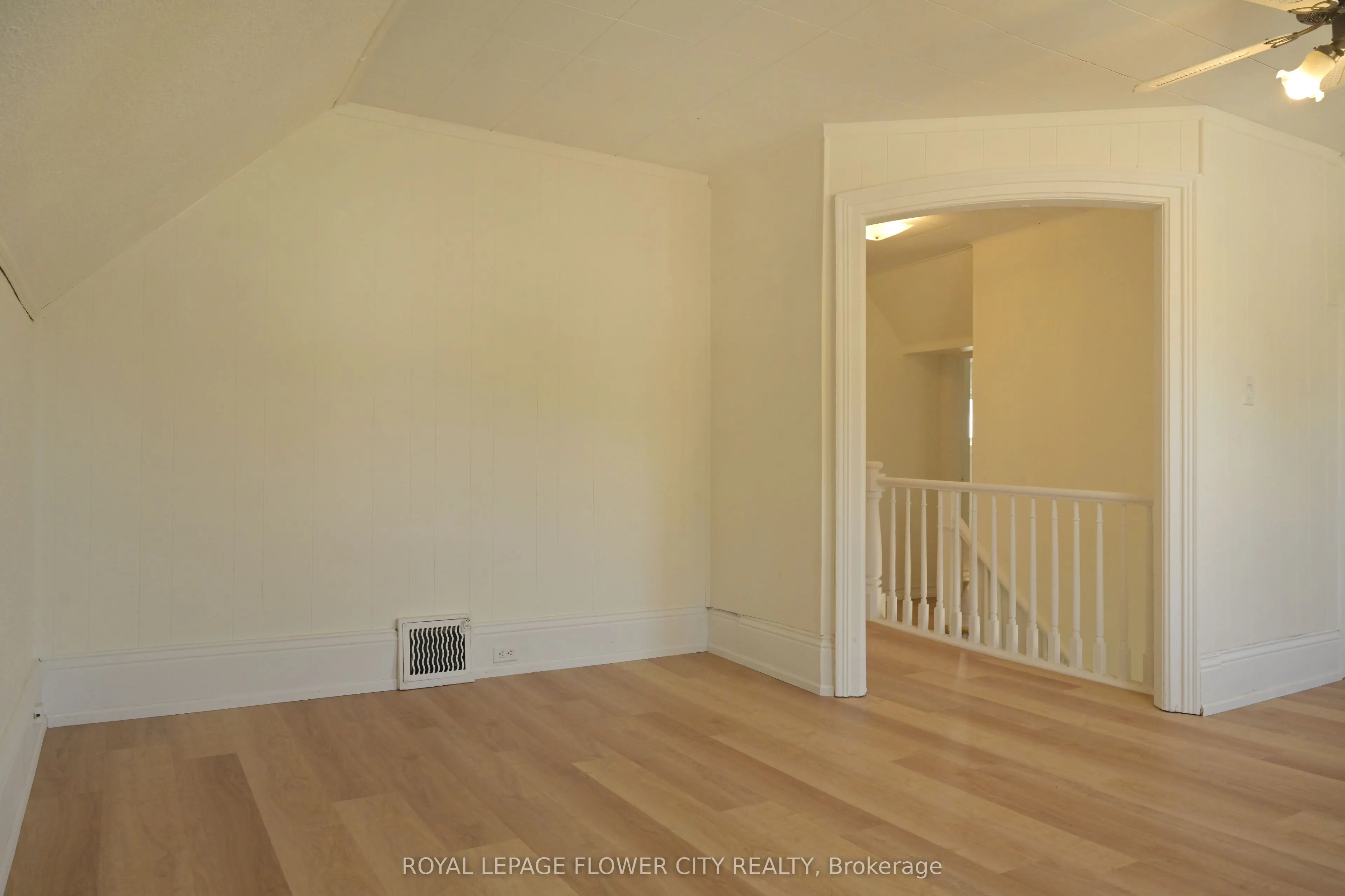 112 Laclie Street