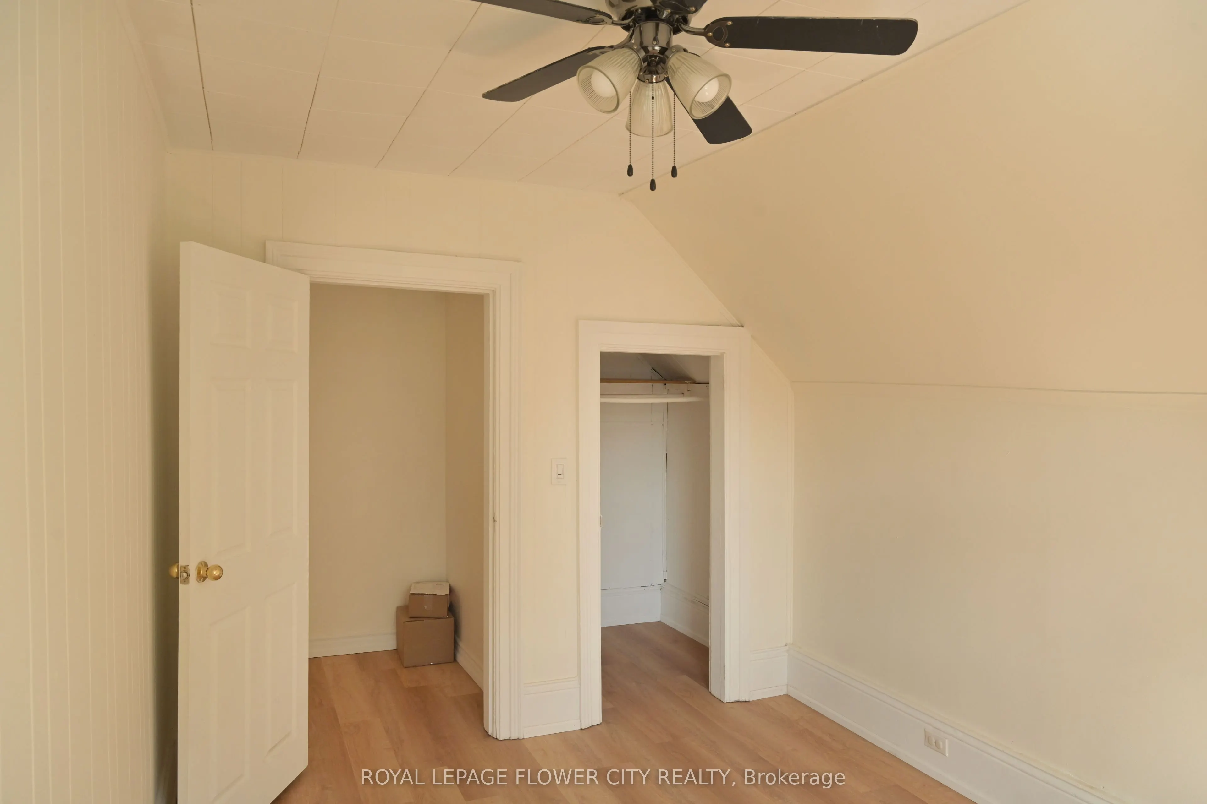 112 Laclie Street