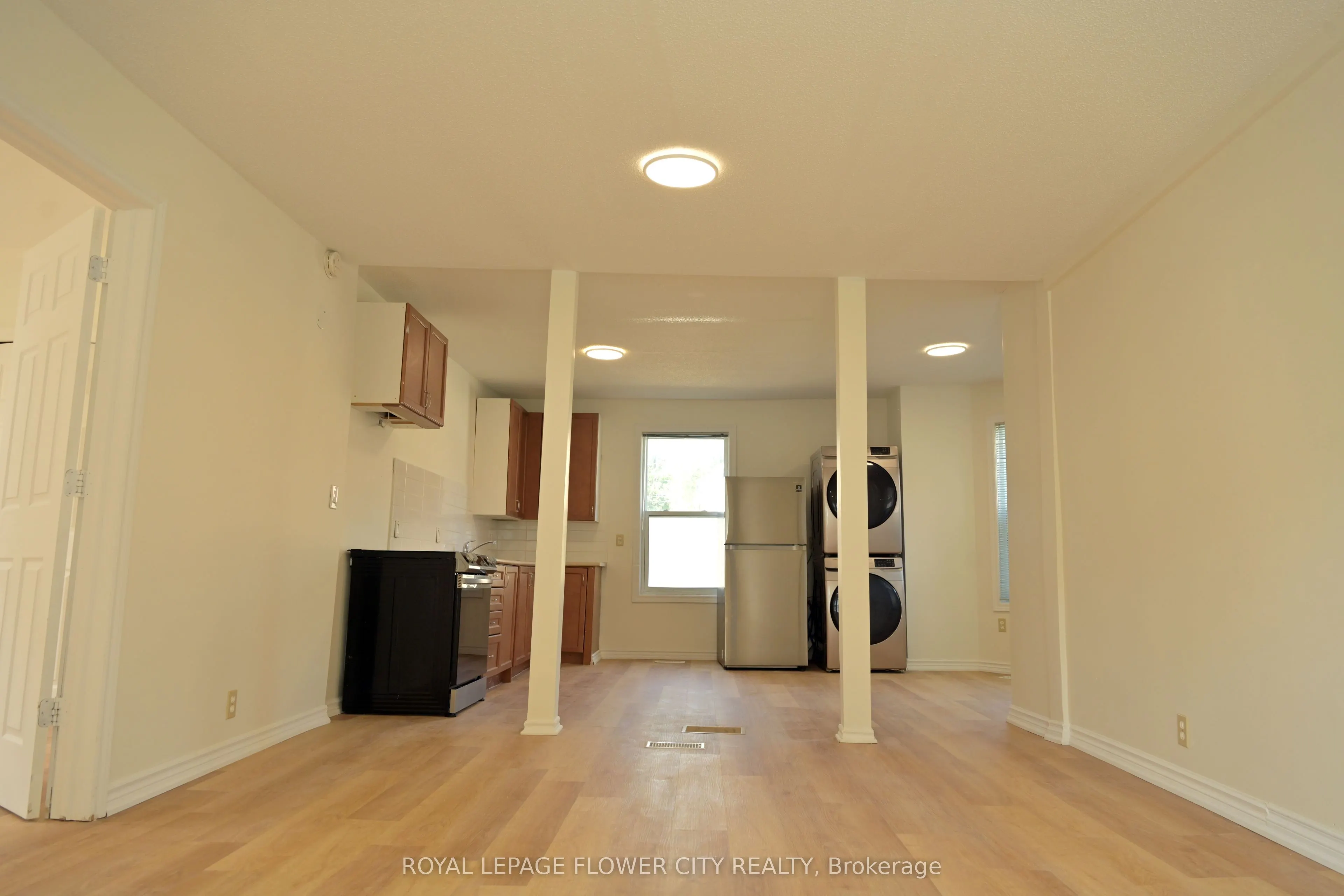 112 Laclie Street