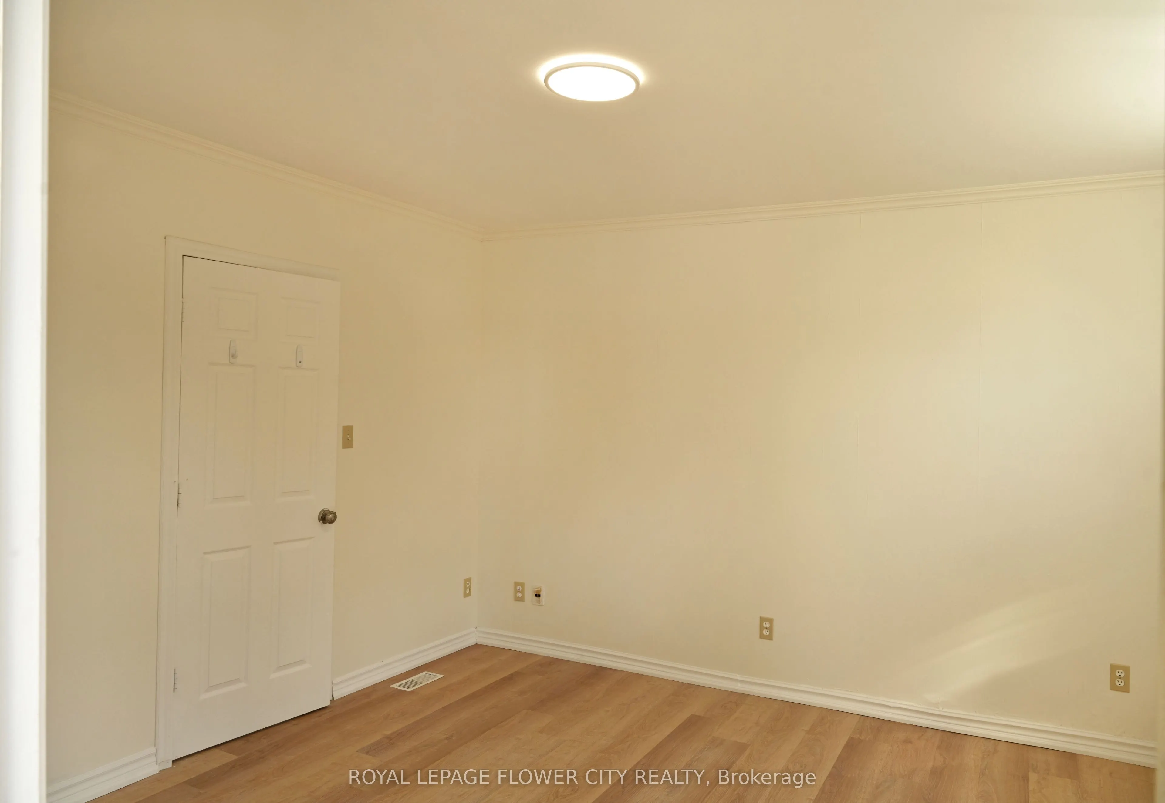 112 Laclie Street