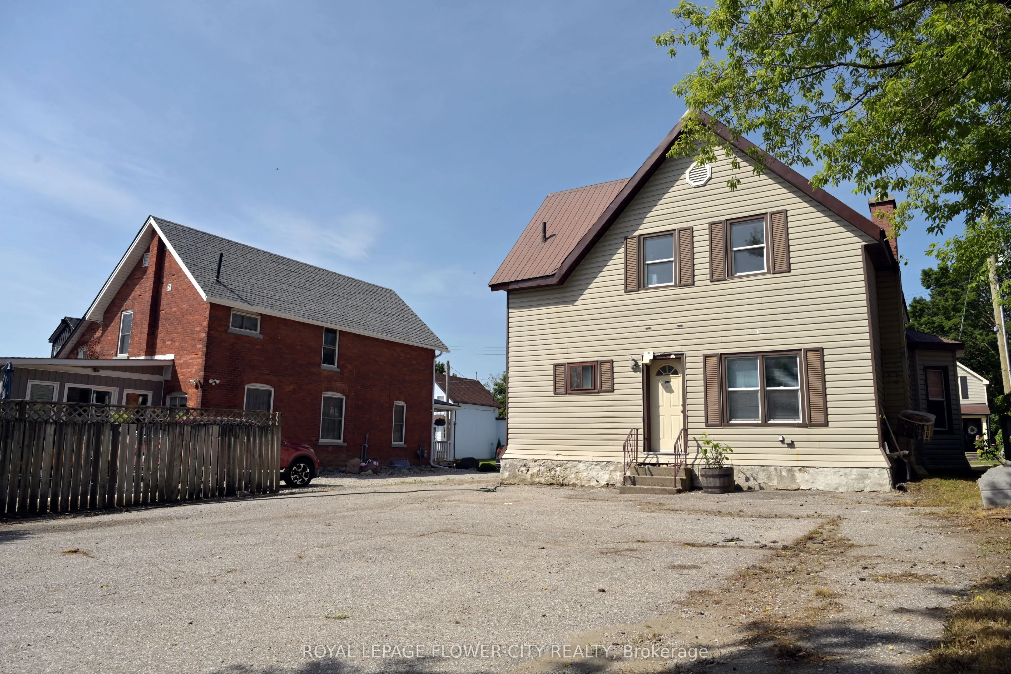 112 Laclie Street