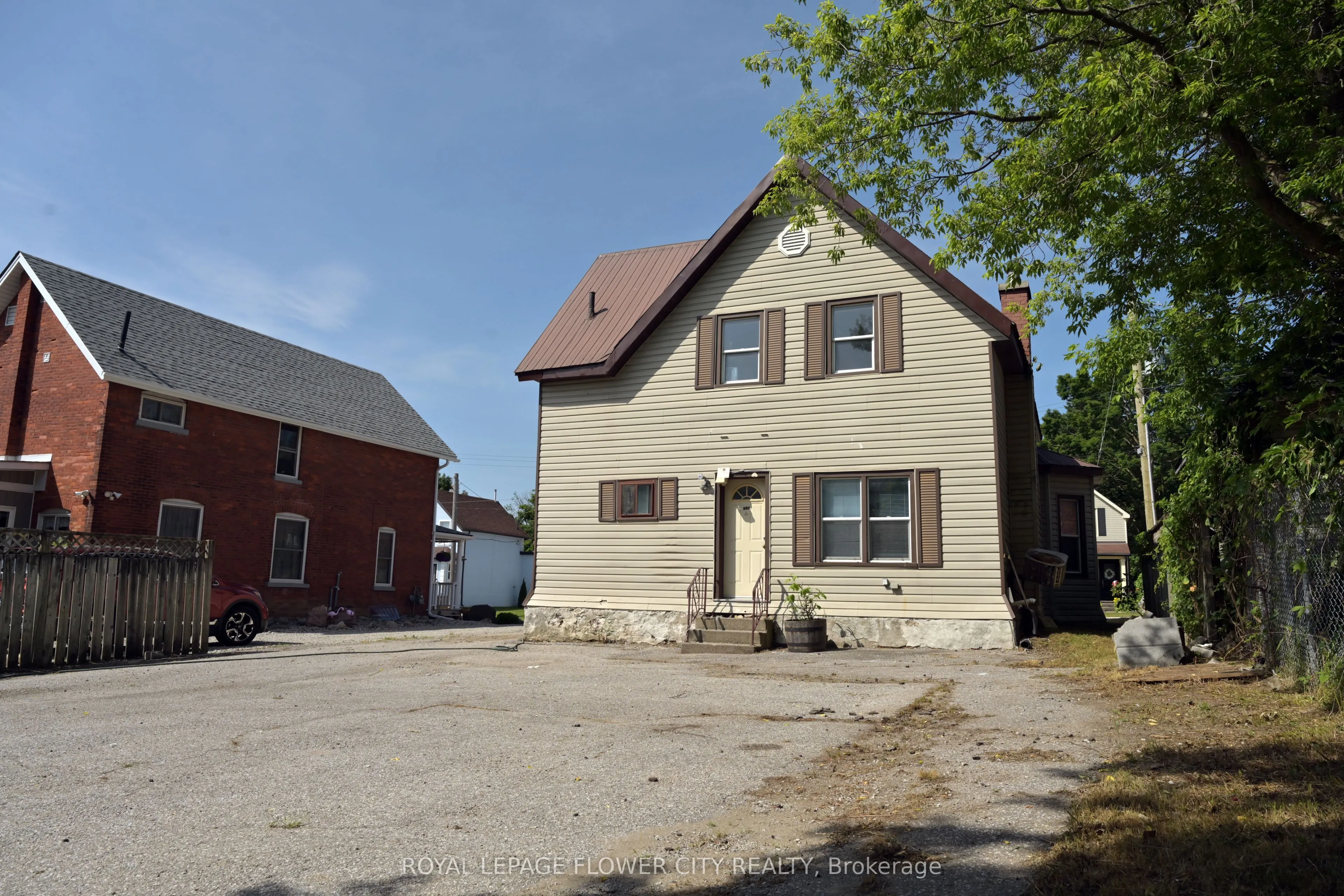 112 Laclie Street