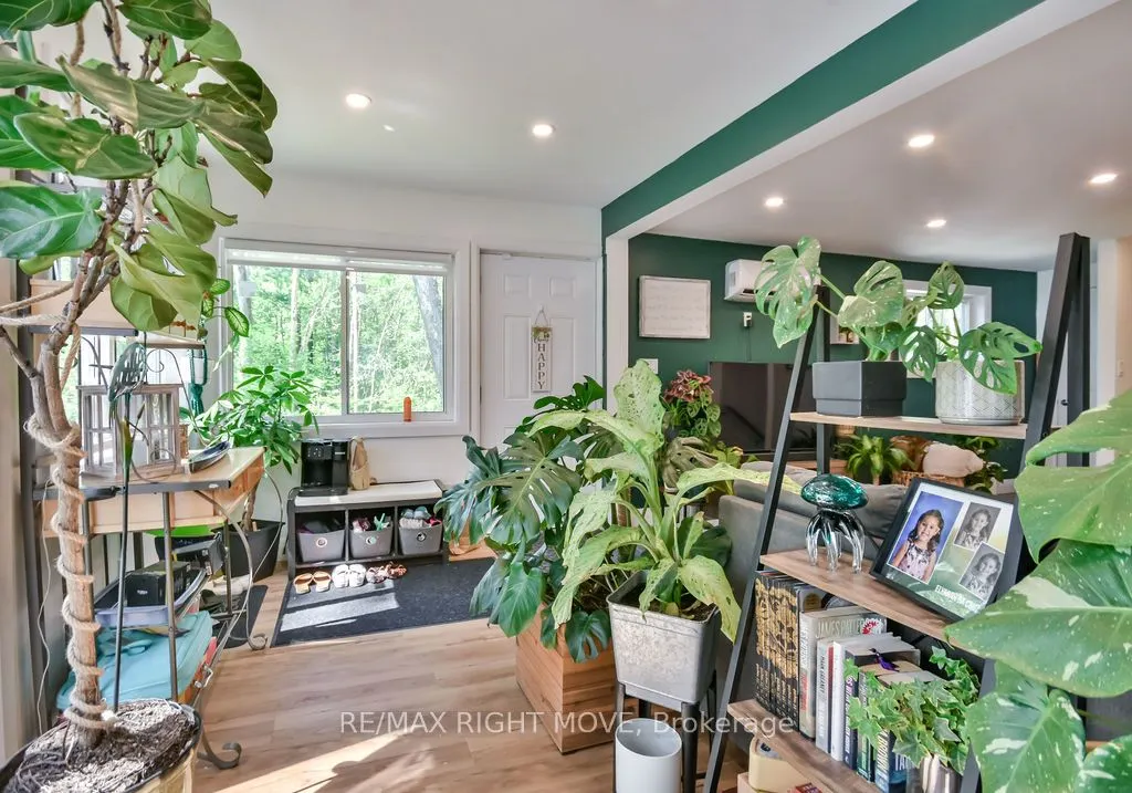 6896 Pentland Lane