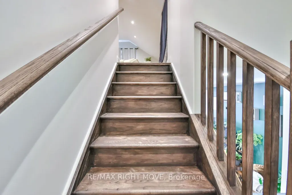 6896 Pentland Lane