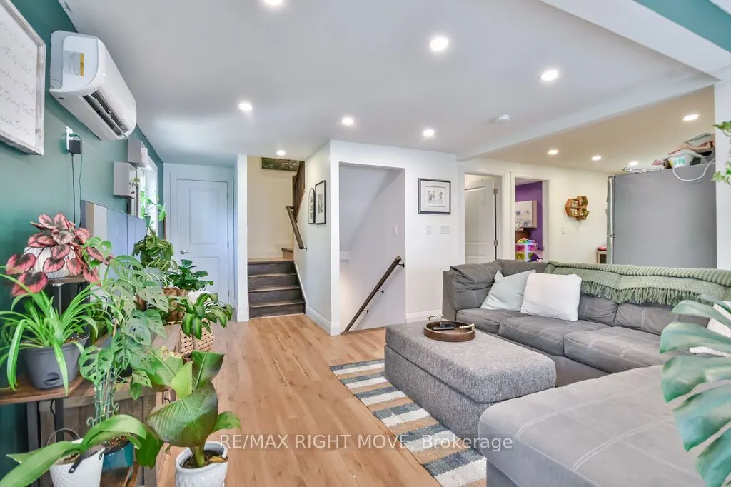 6896 Pentland Lane