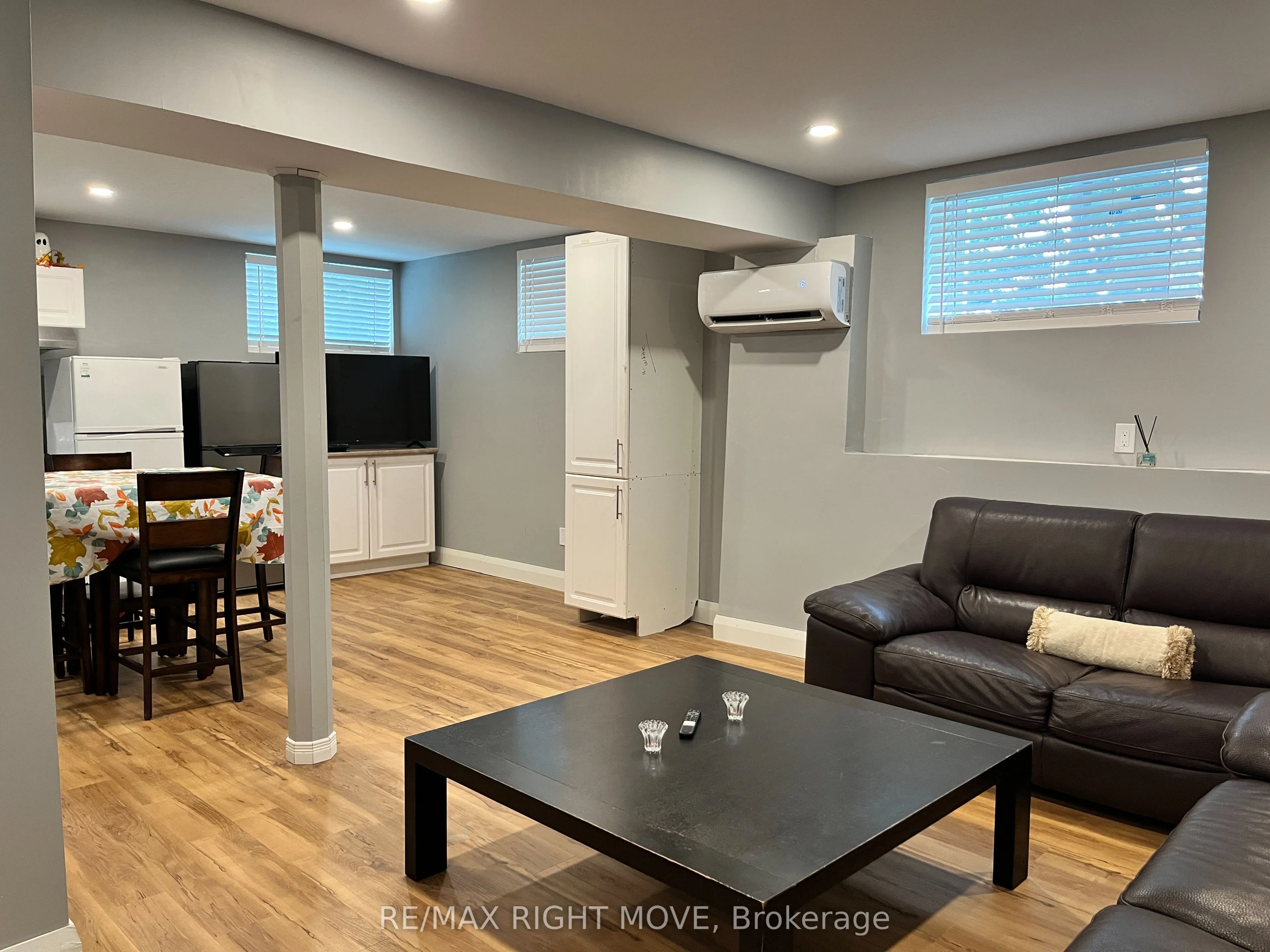 6896 Pentland Lane