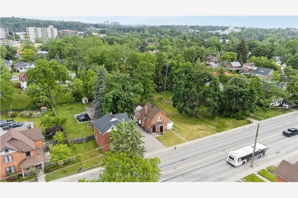 226 Dunlop Street W