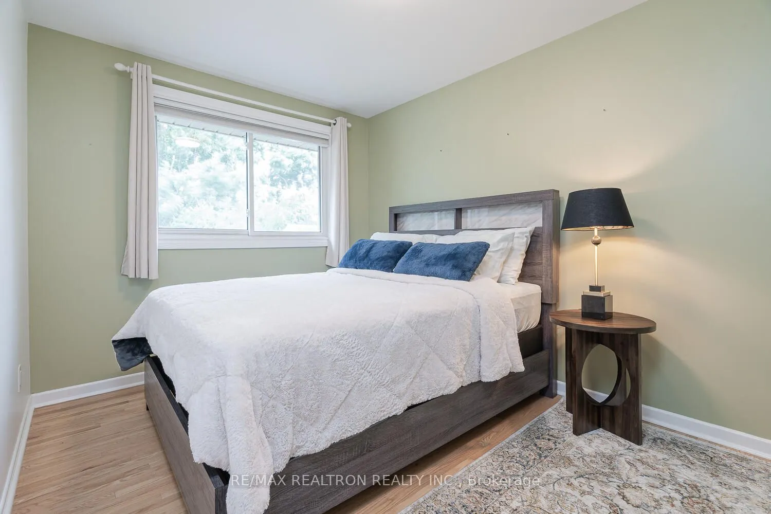 142 Cundles Road E