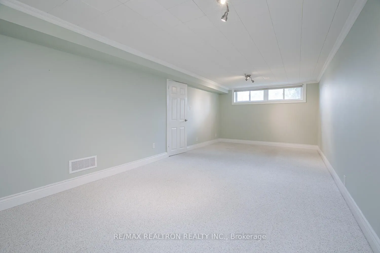 142 Cundles Road E
