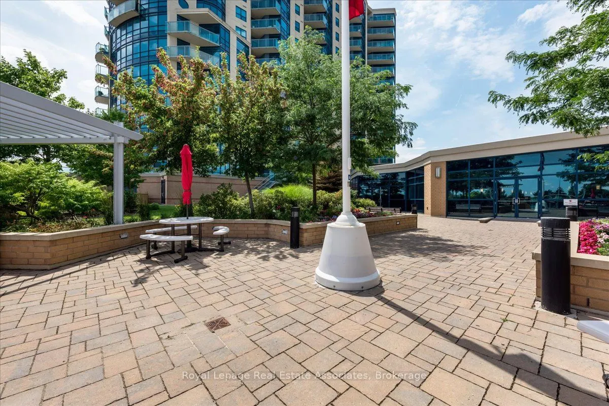 37 Ellen Street, #811
