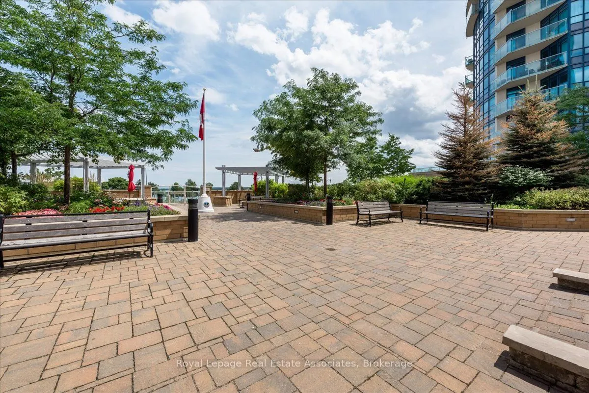 37 Ellen Street, #811