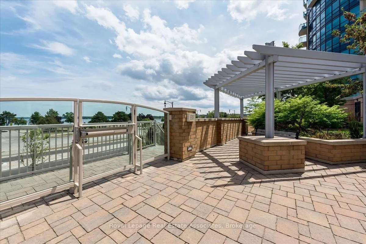 37 Ellen Street, #811