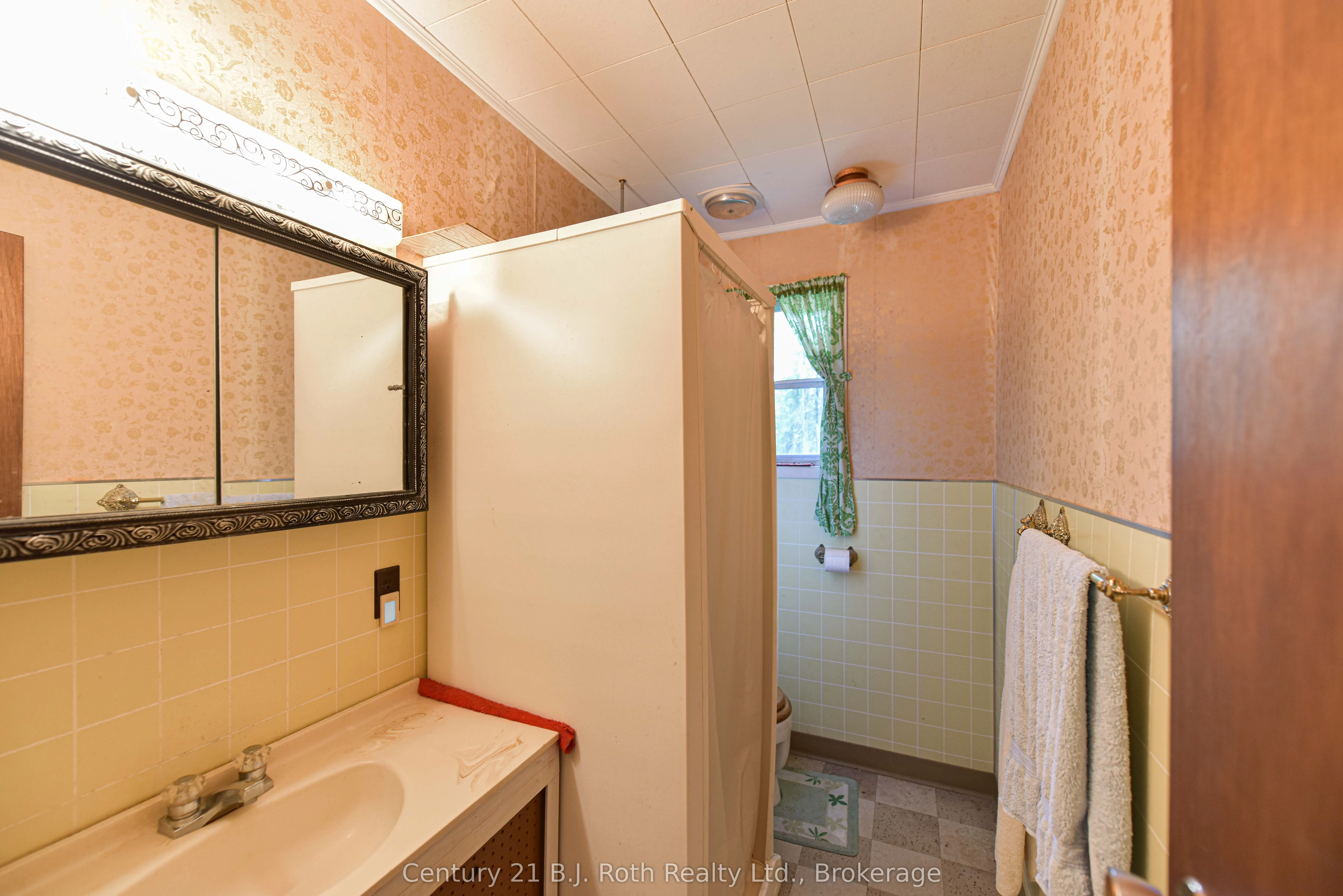 6571 Pioneer Village Lane
