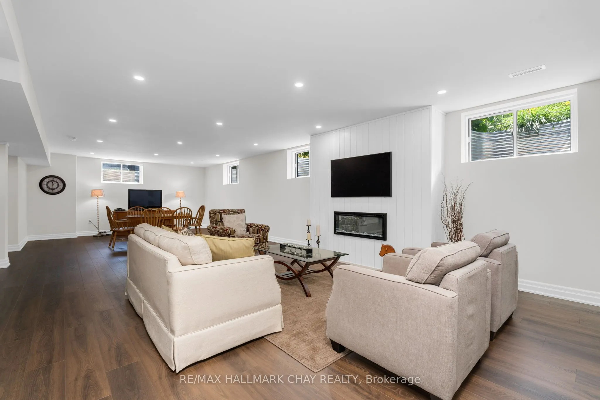 10 Byers Street