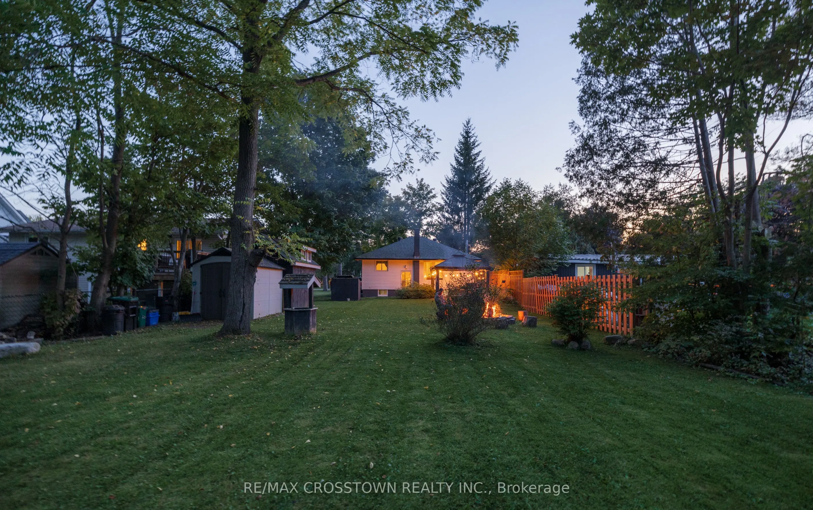 47 Lakeshore Road W