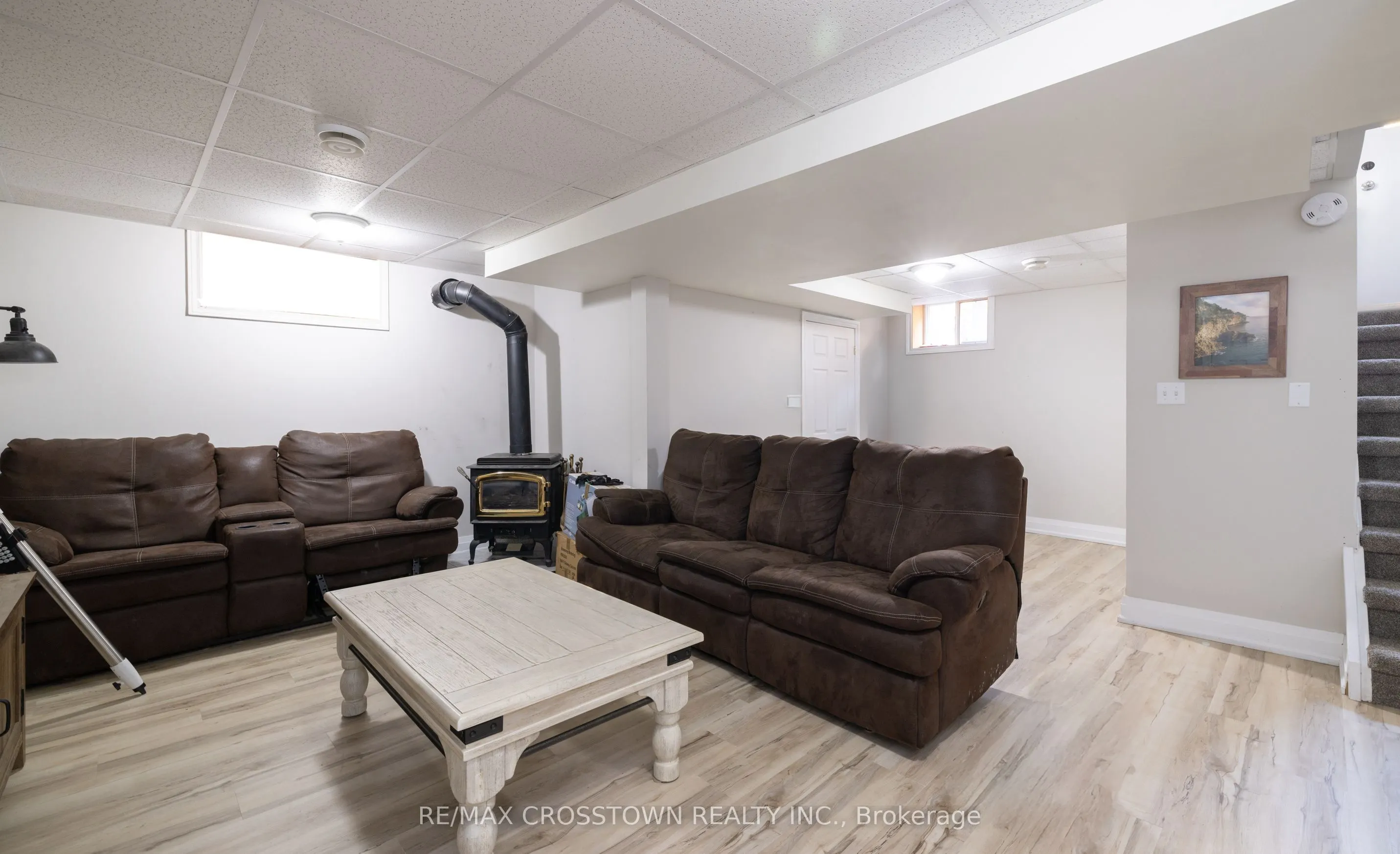 47 Lakeshore Road W