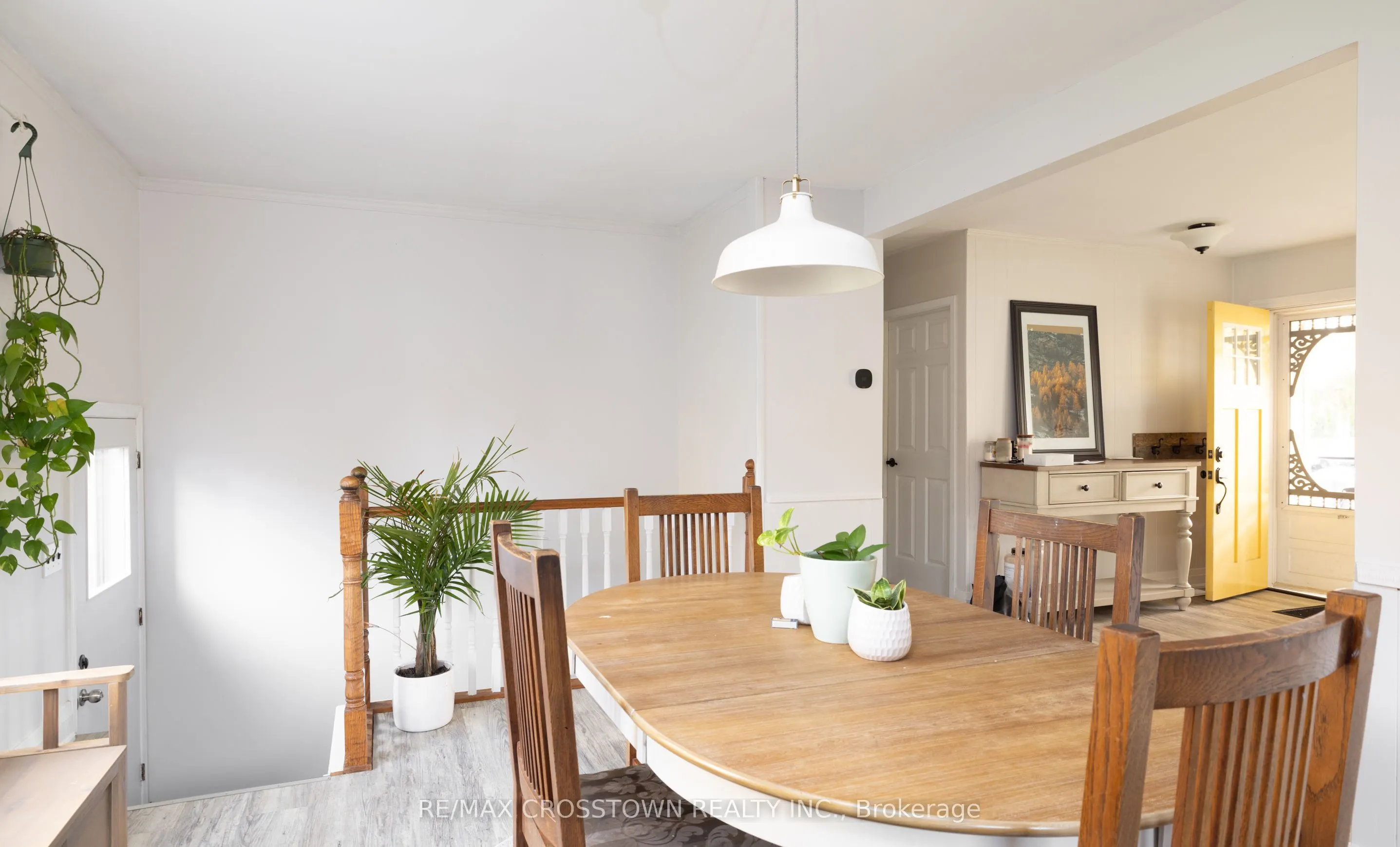 47 Lakeshore Road W