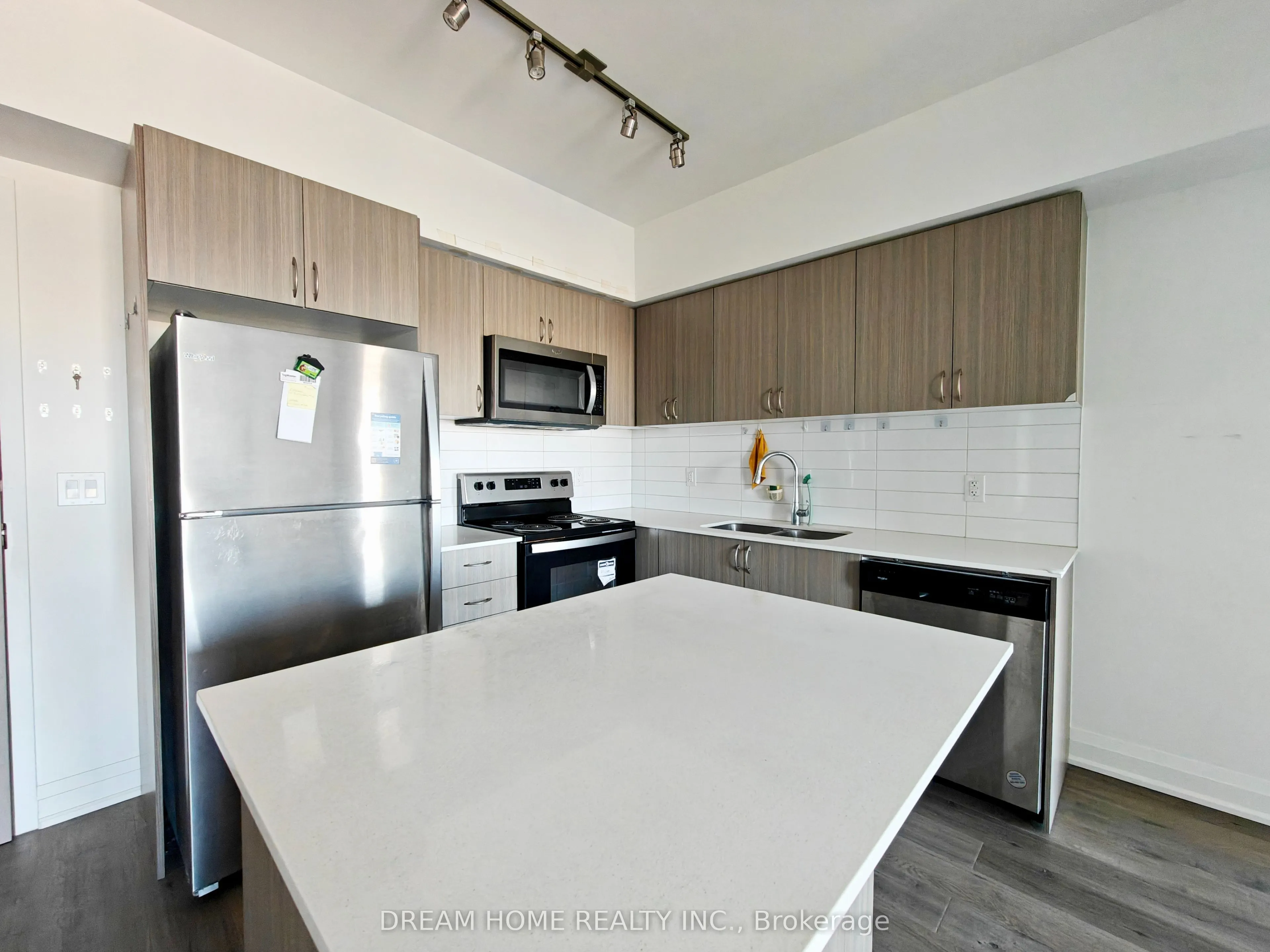 58 Lakeside Terrace, #1008