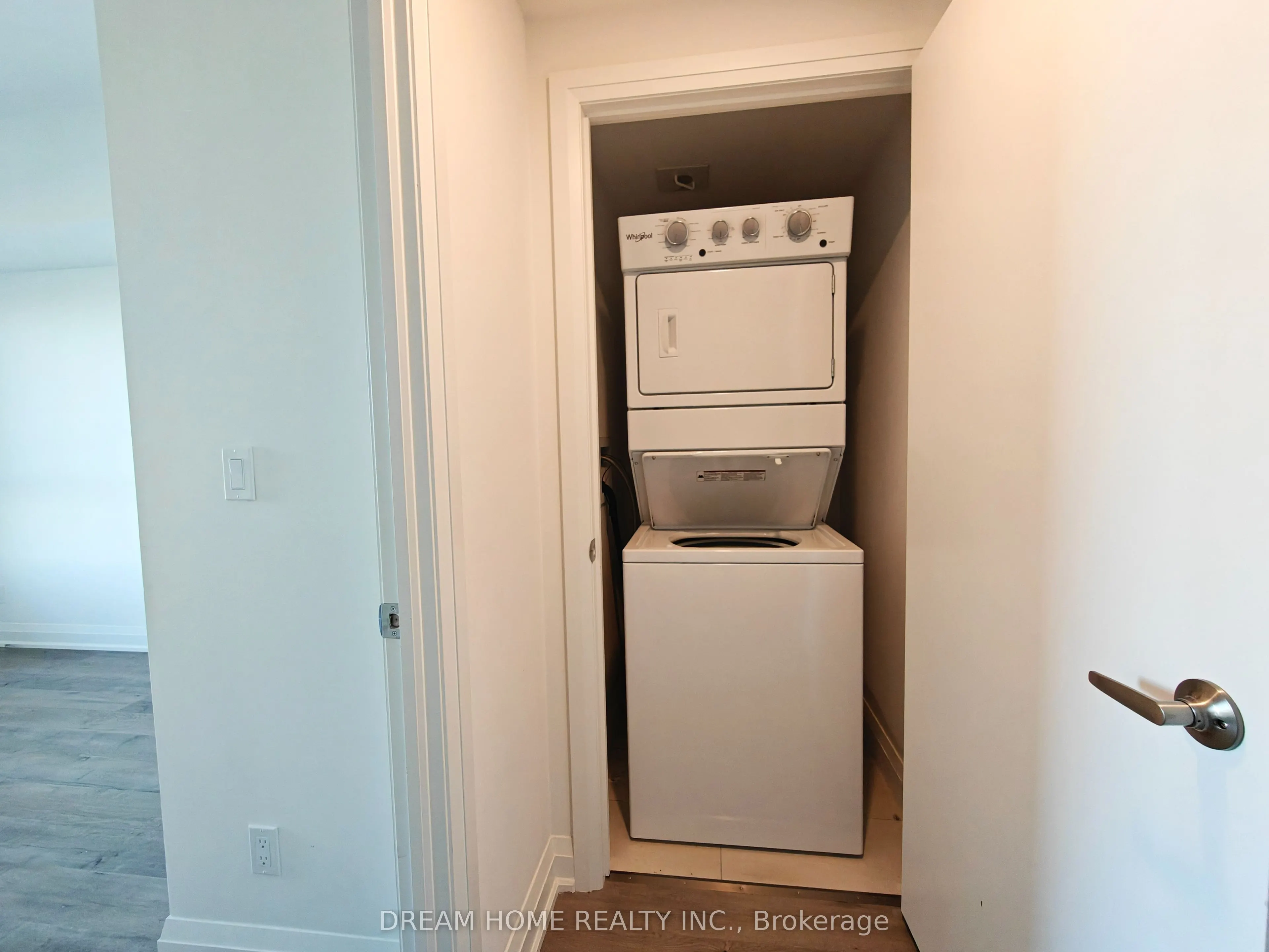 58 Lakeside Terrace, #1008