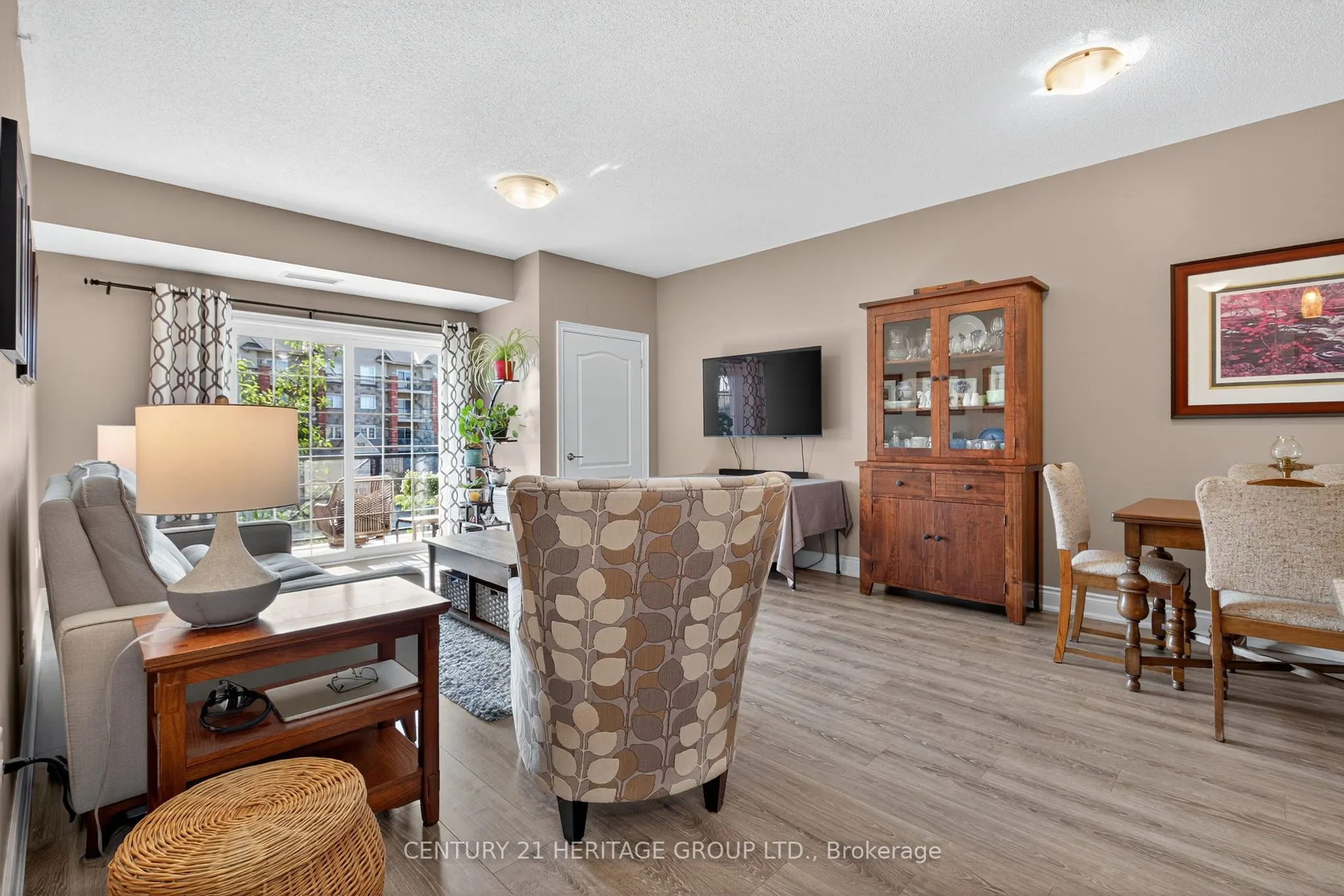 40 Ferndale Drive S, #206
