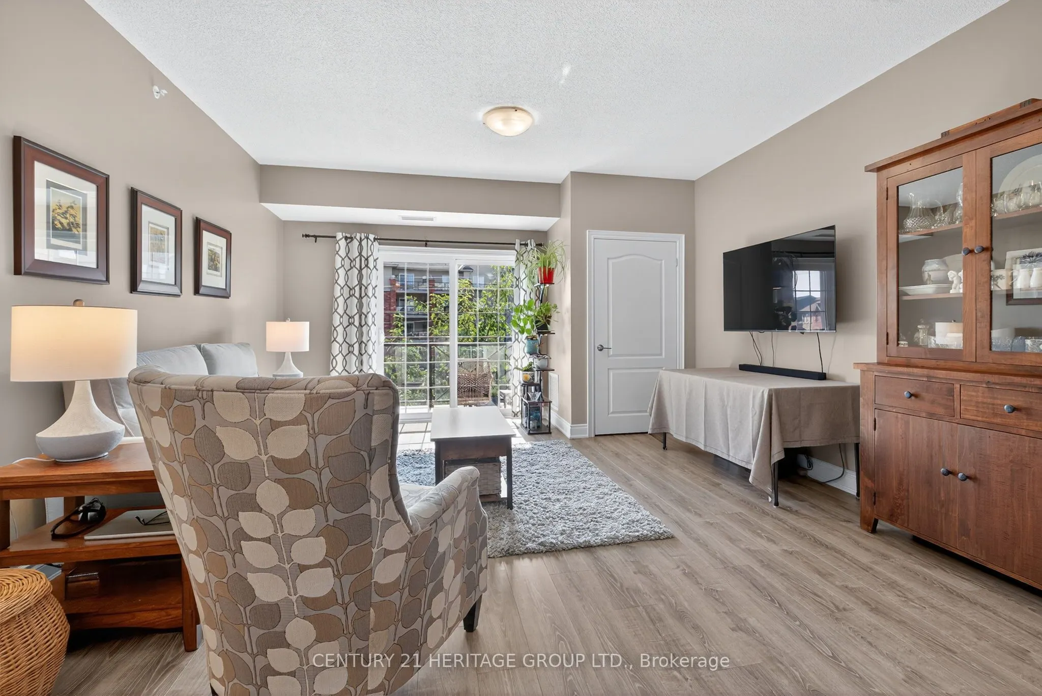 40 Ferndale Drive S, #206