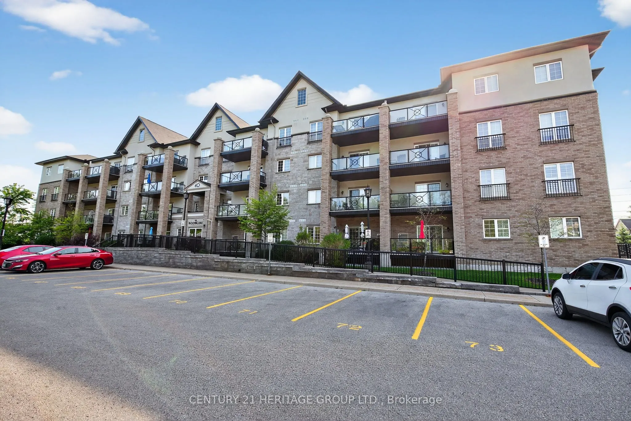 40 Ferndale Drive S, #206