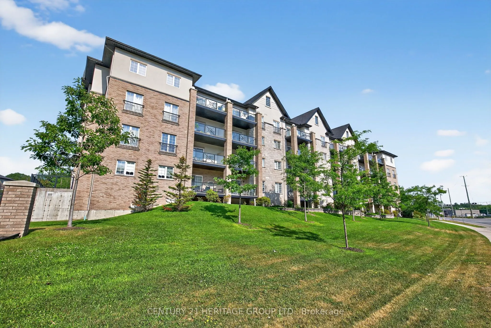 40 Ferndale Drive S, #206