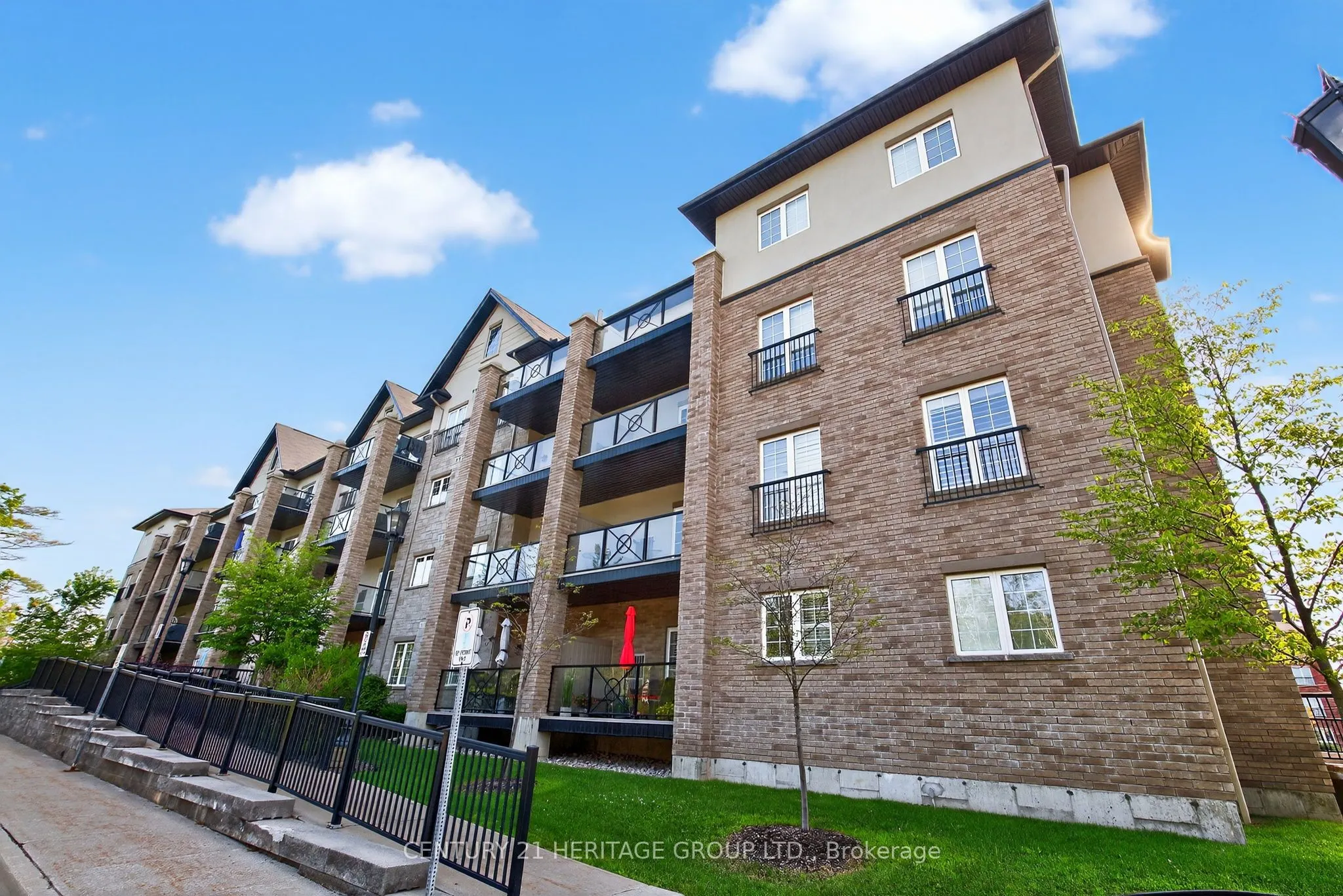 40 Ferndale Drive S, #206
