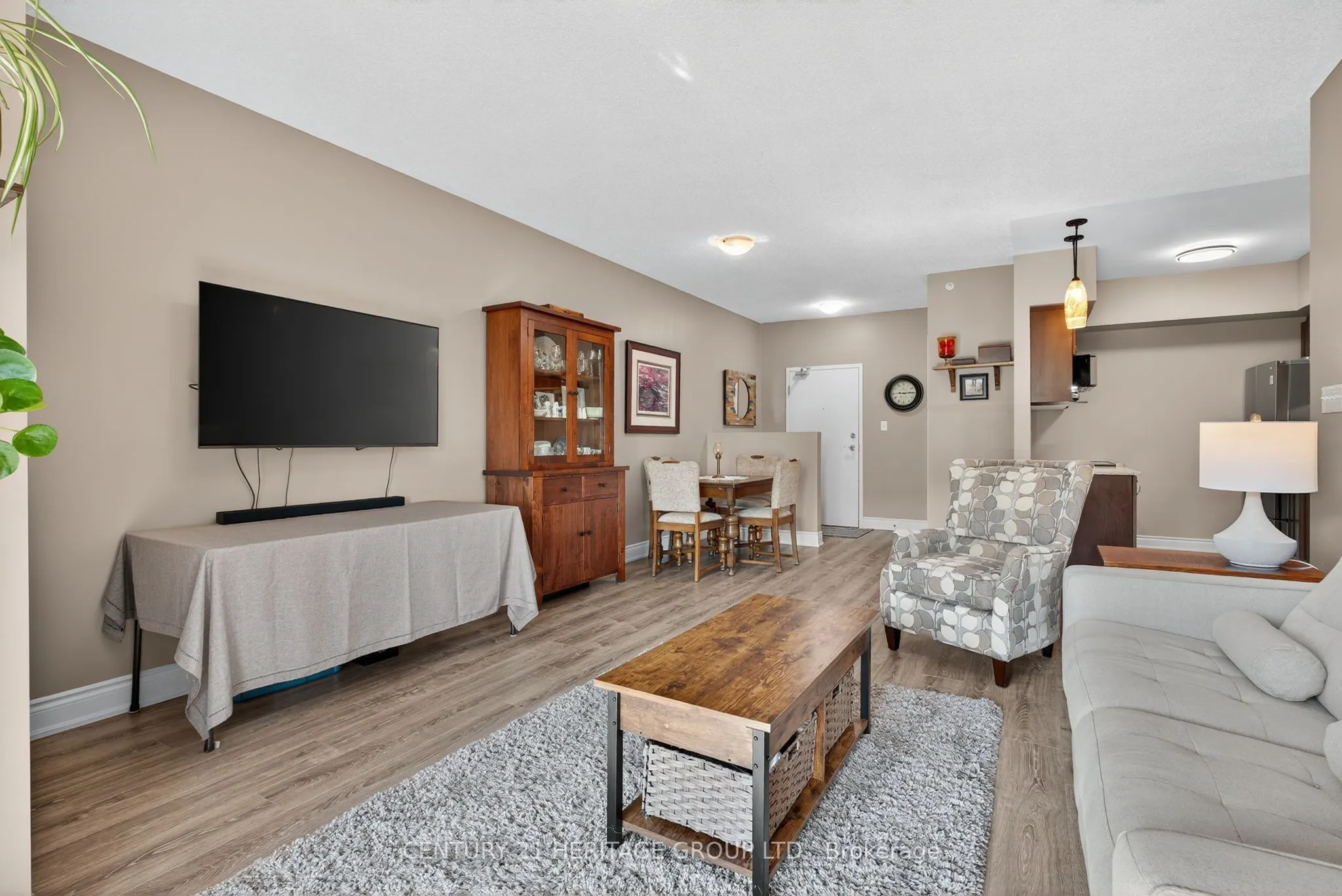 40 Ferndale Drive S, #206