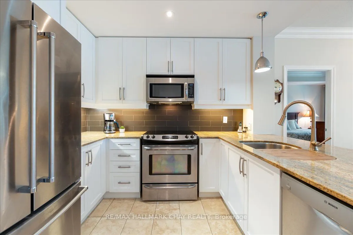 33 Ellen Street, #1108
