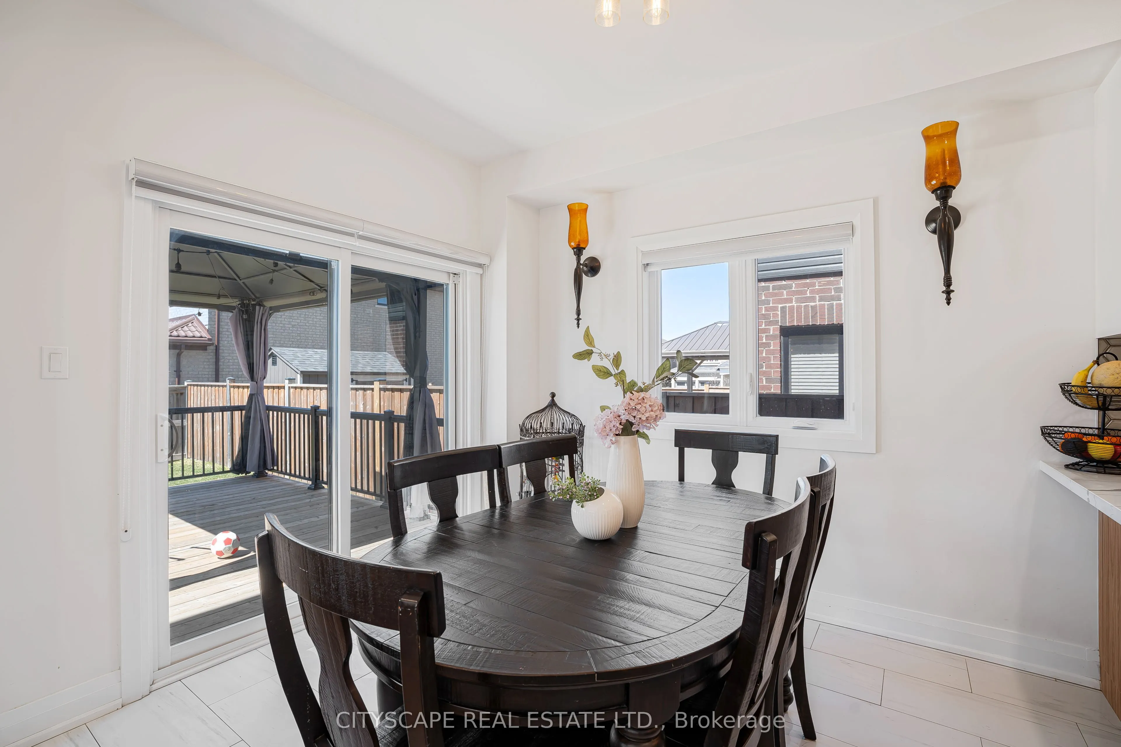 143 Sun King Crescent