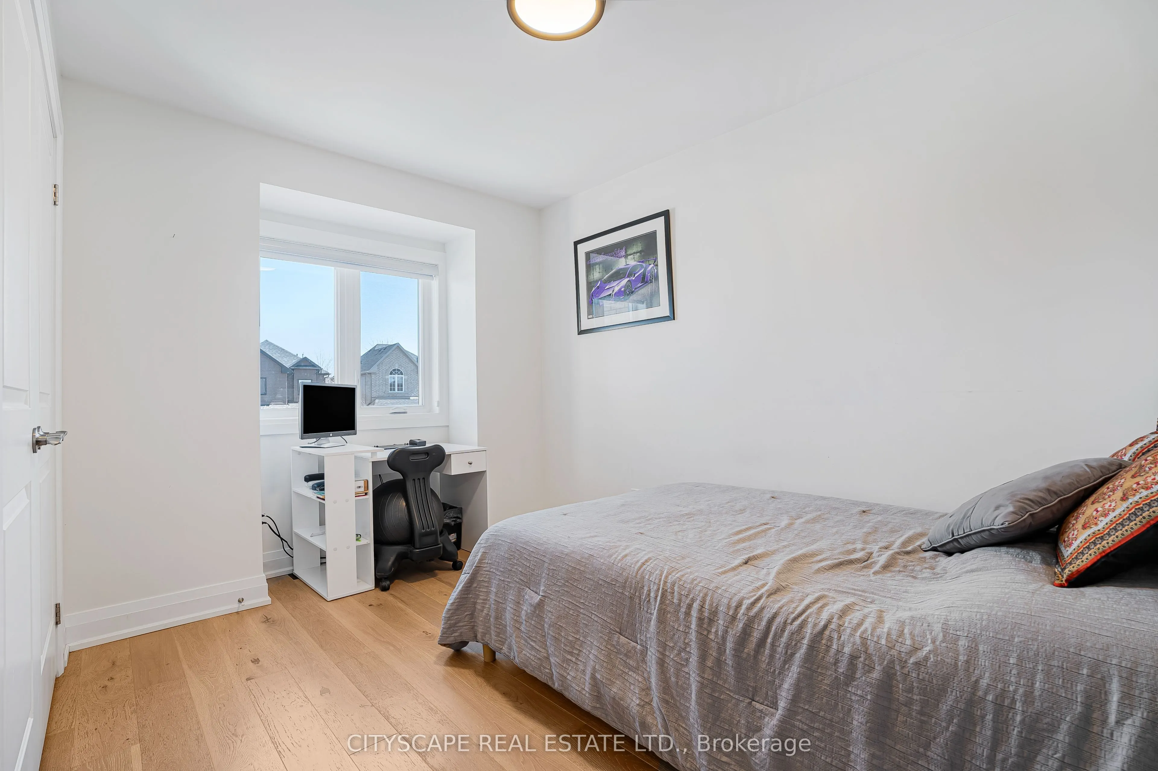 143 Sun King Crescent