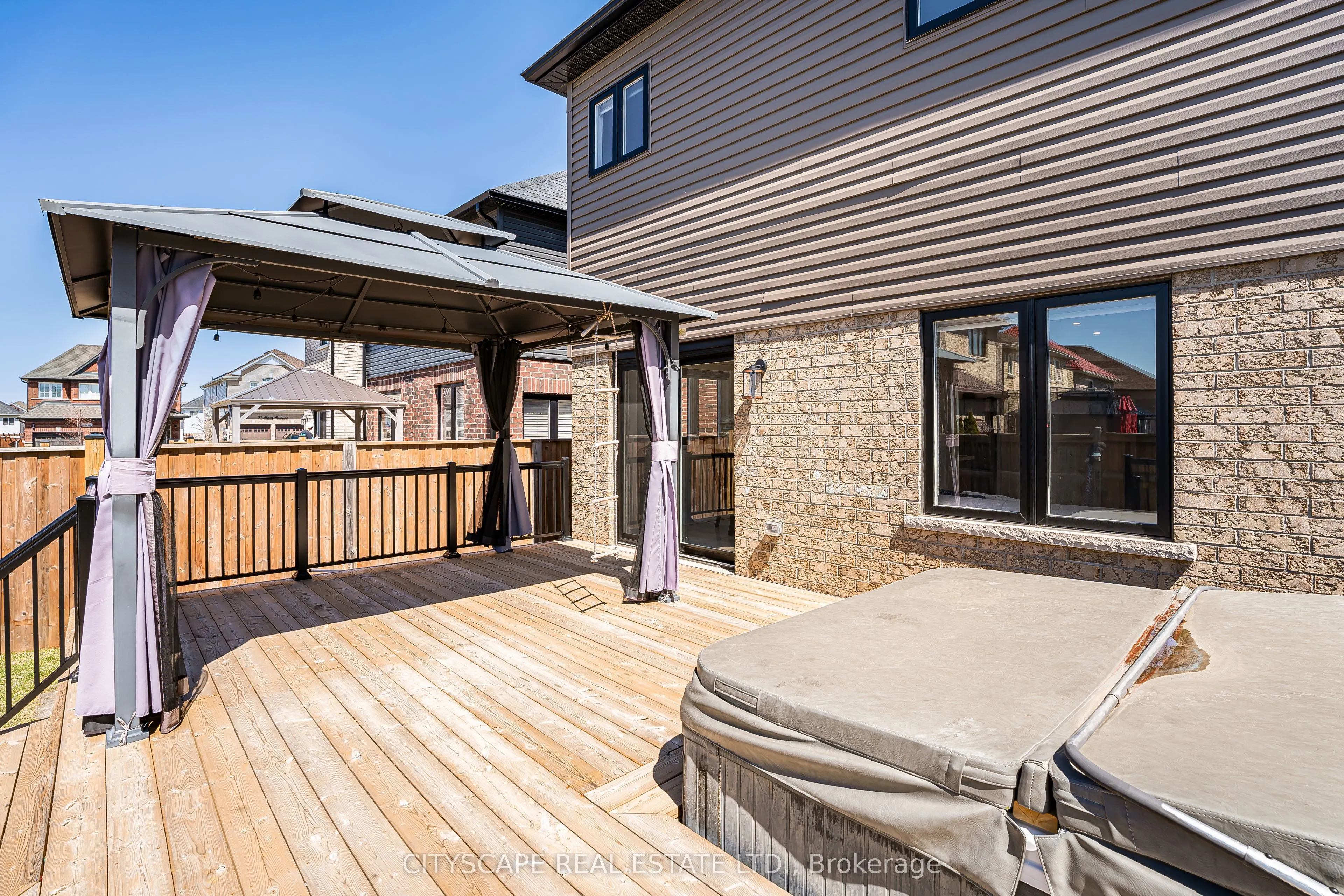 143 Sun King Crescent