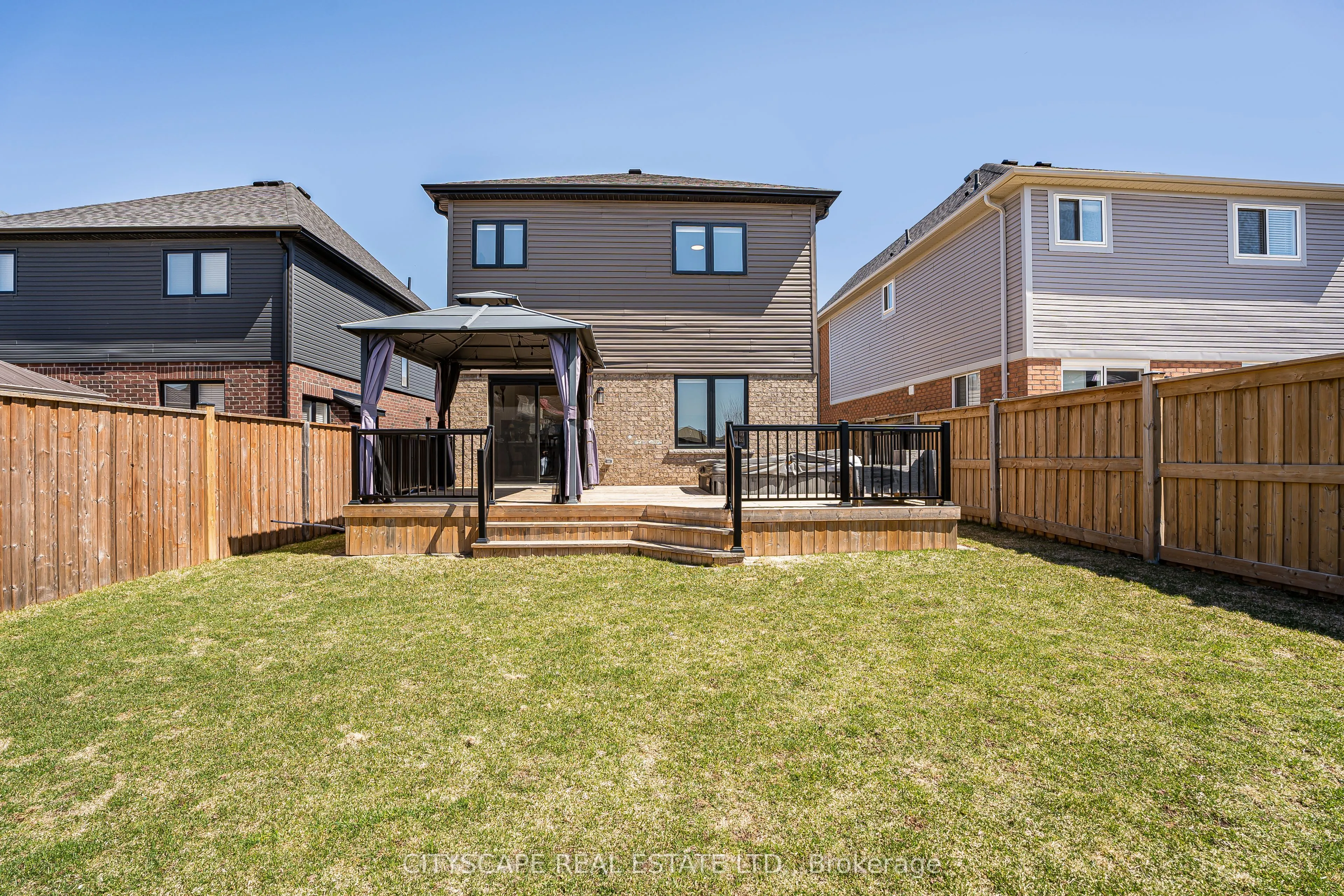 143 Sun King Crescent